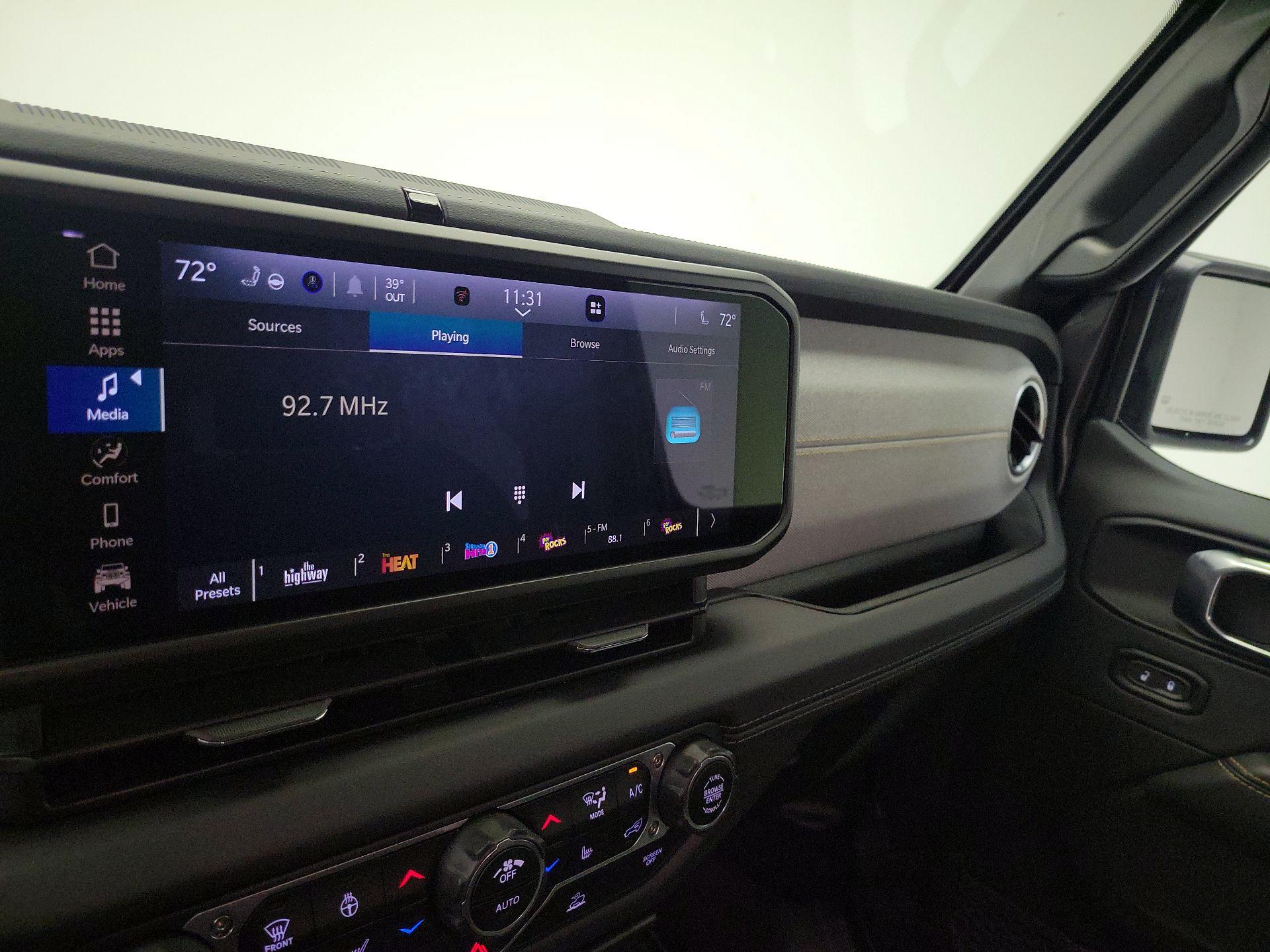 Thumbnail: 2025 Jeep Wrangler - 15