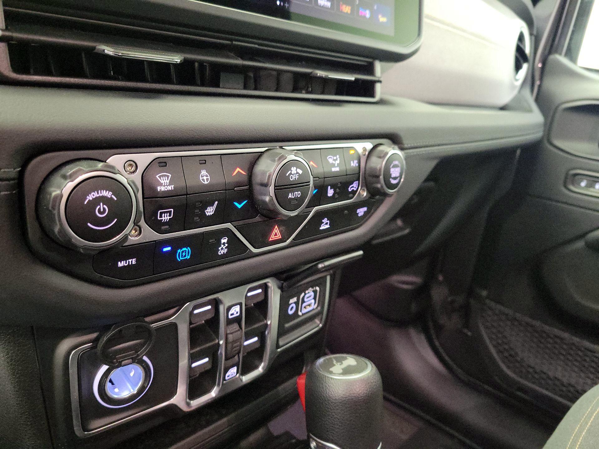 Thumbnail: 2025 Jeep Wrangler - 16