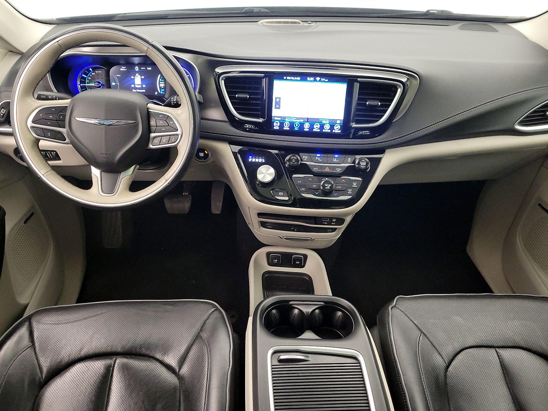 Thumbnail: 2018 Chrysler Pacifica - 9