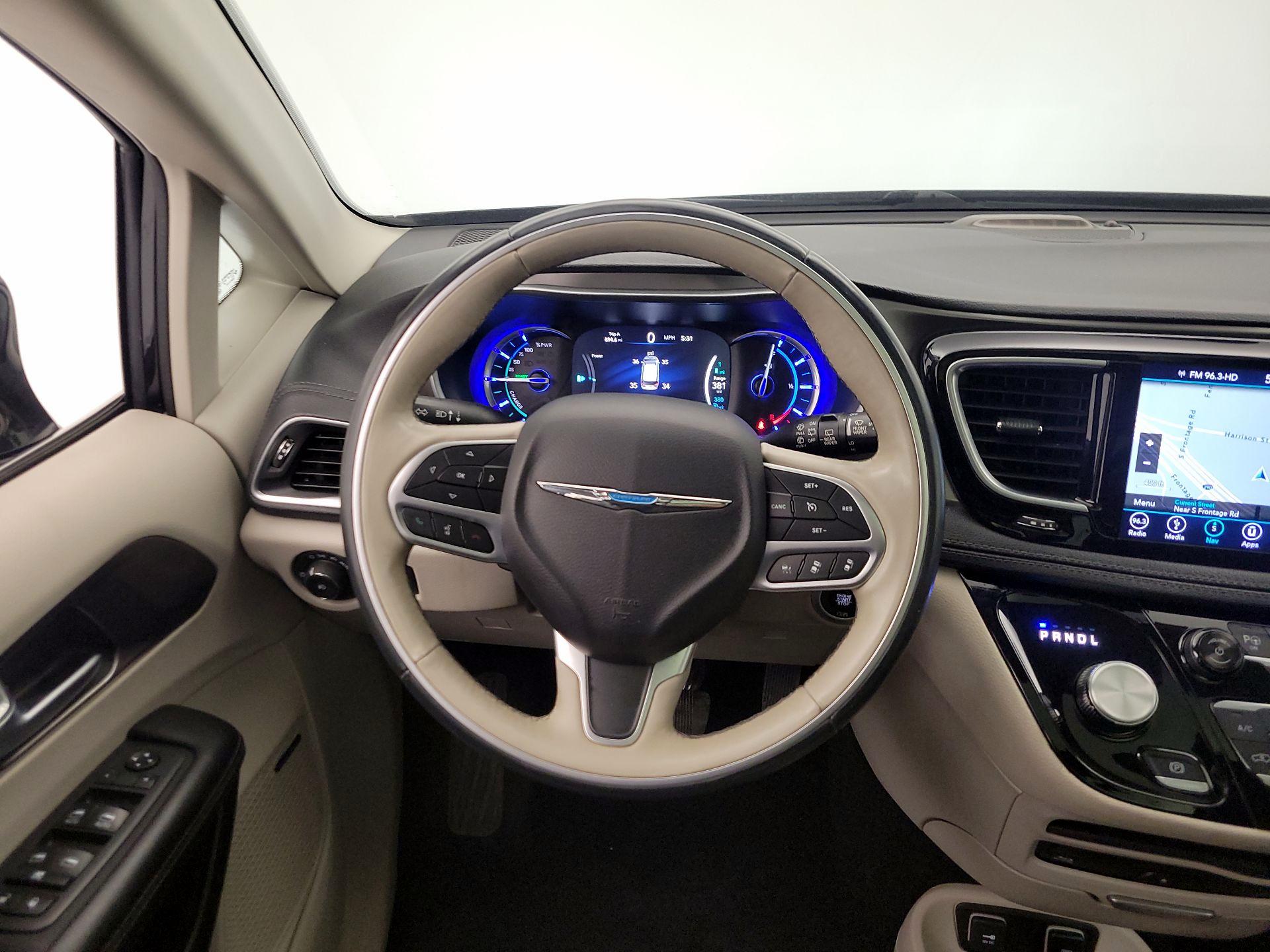 Thumbnail: 2018 Chrysler Pacifica - 10