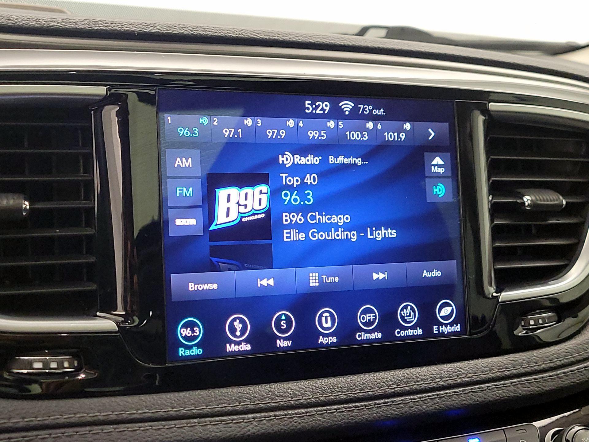 Thumbnail: 2018 Chrysler Pacifica - 16