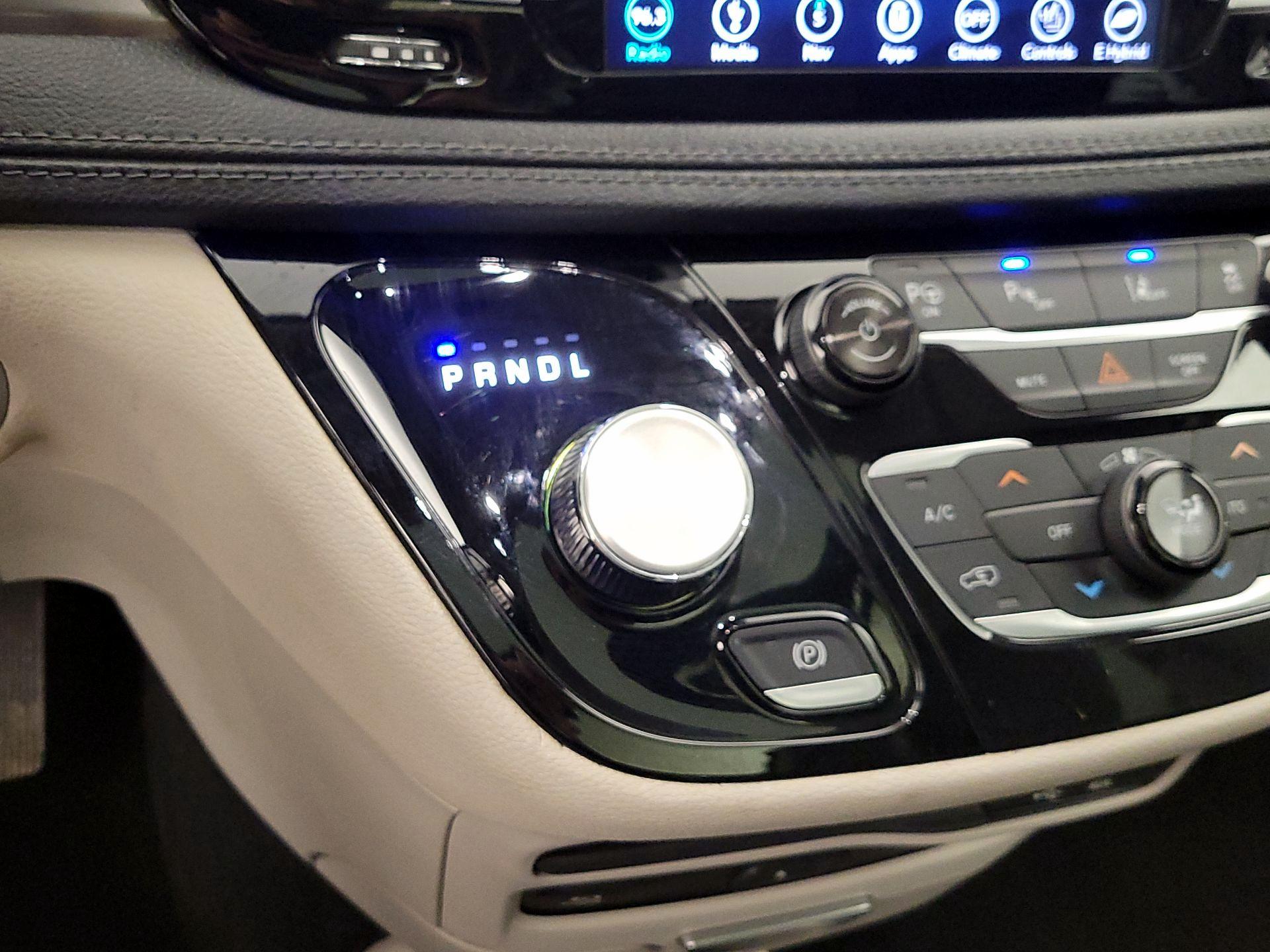 Thumbnail: 2018 Chrysler Pacifica - 18