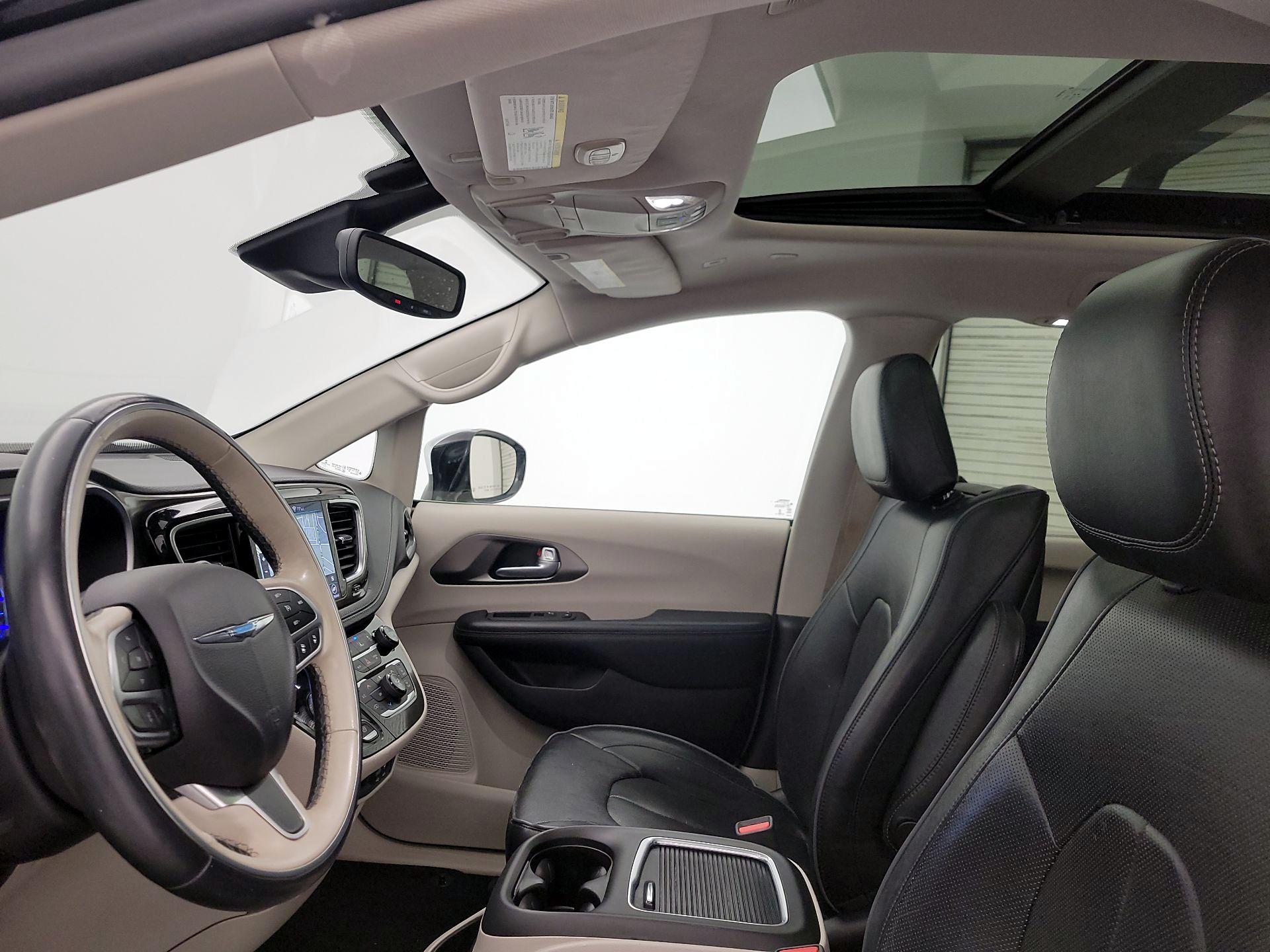 Thumbnail: 2018 Chrysler Pacifica - 20