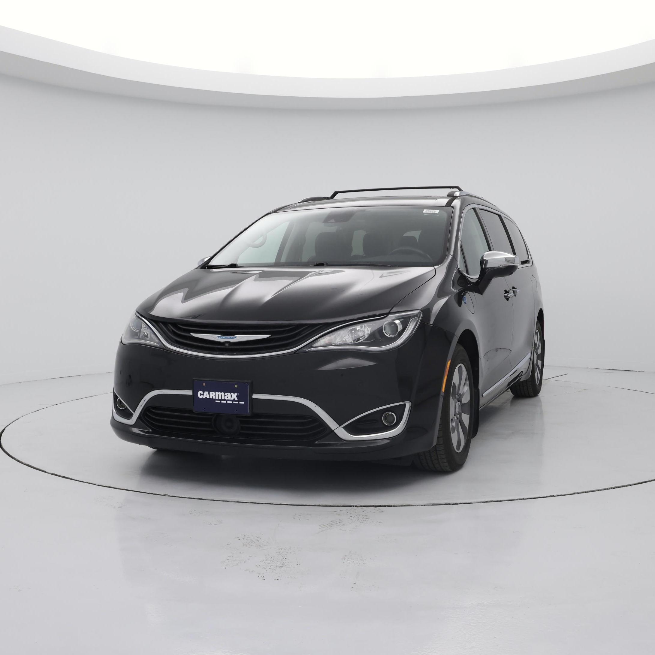 Thumbnail: 2018 Chrysler Pacifica - 4