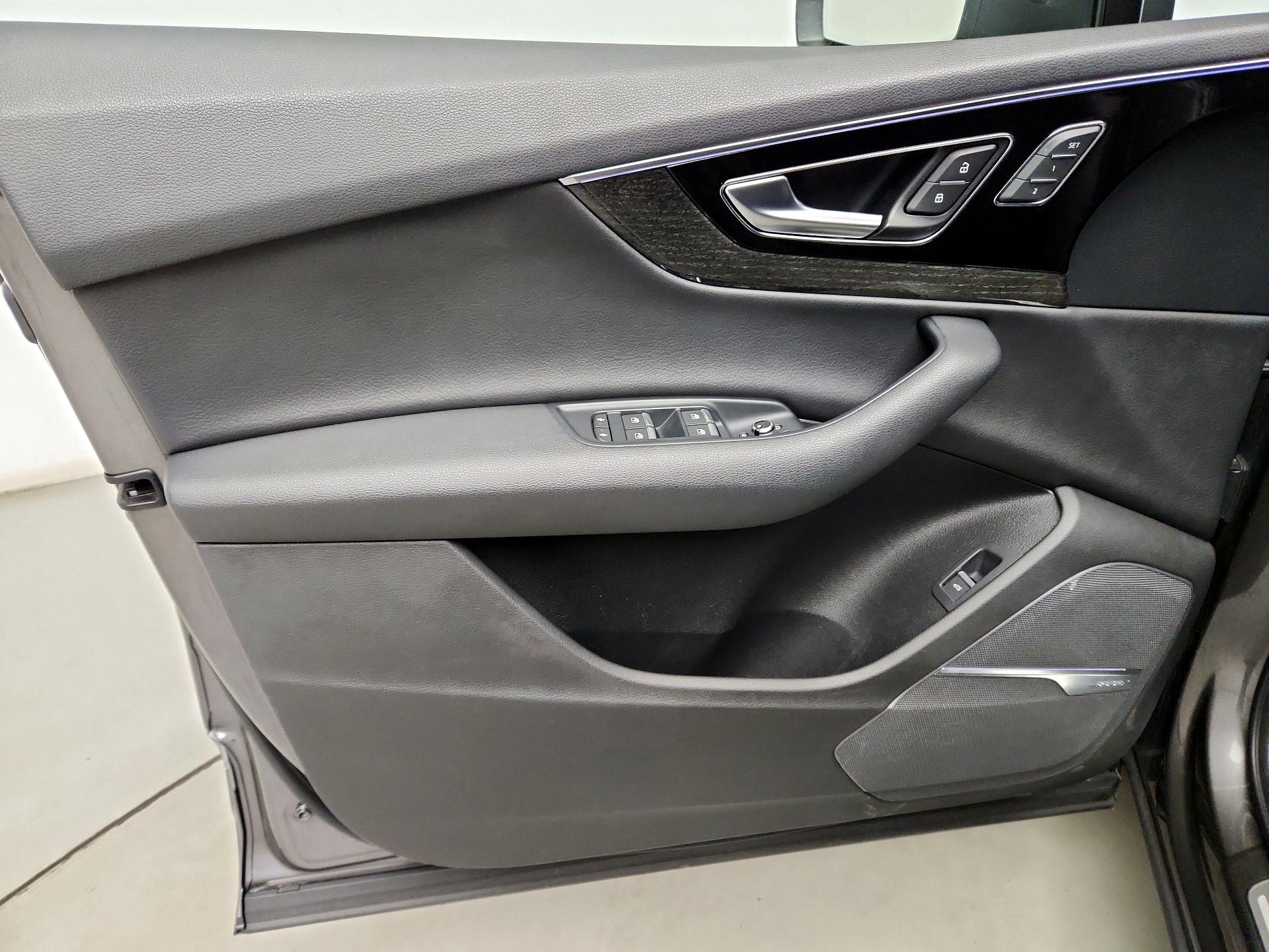 Thumbnail: 2019 Audi Q7 - 12