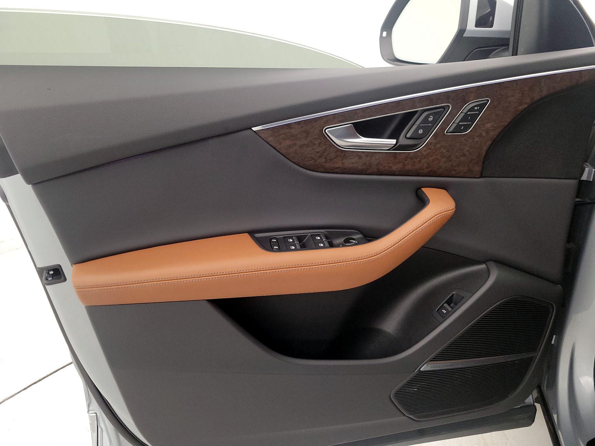 Thumbnail: 2025 Audi Q8 - 12