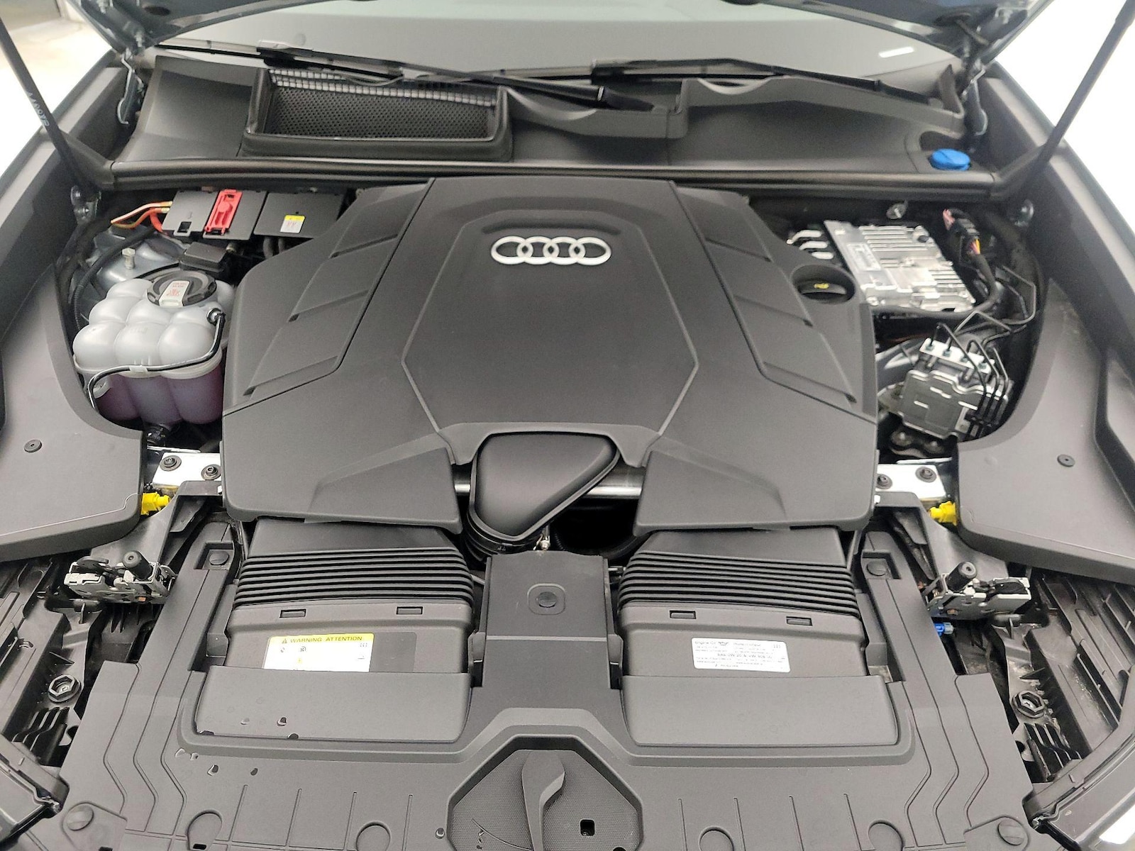 2025 Audi Q8 Prestige - Photo 23