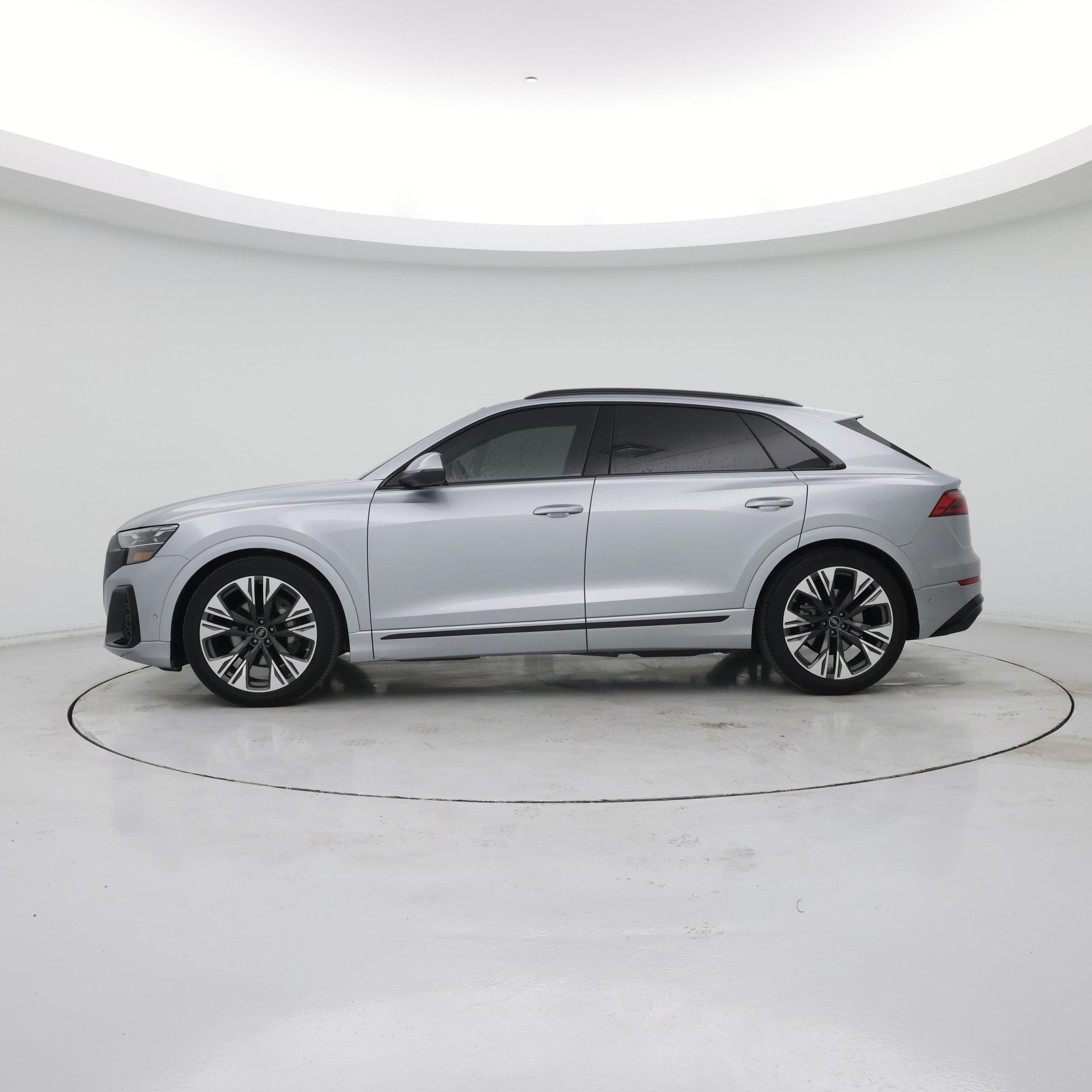 Thumbnail: 2025 Audi Q8 - 3