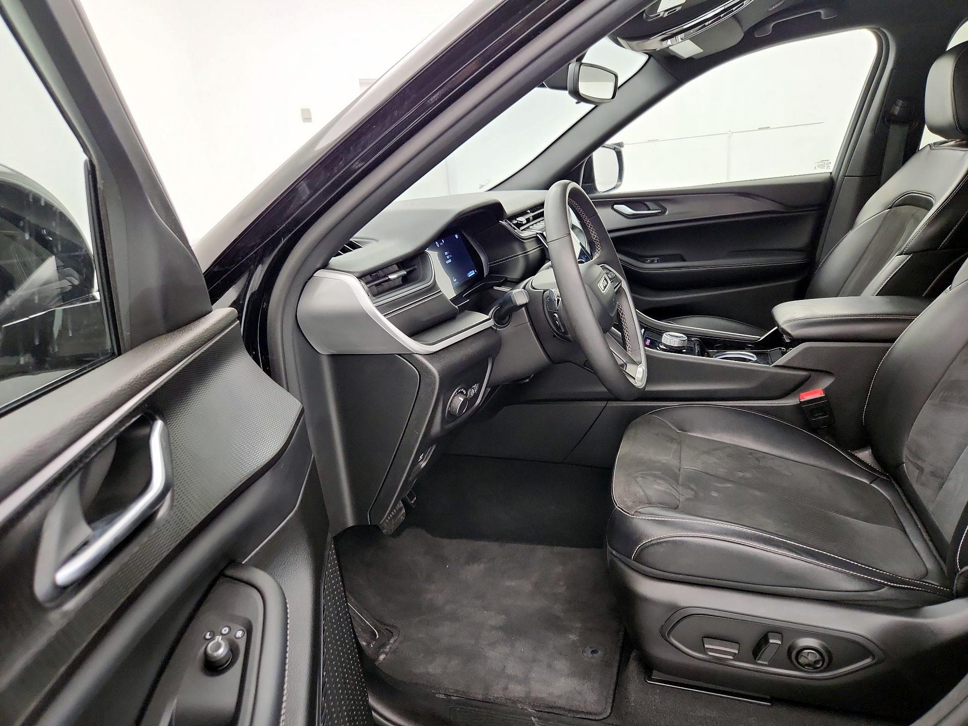 Thumbnail: 2023 Jeep Grand Cherokee - 11