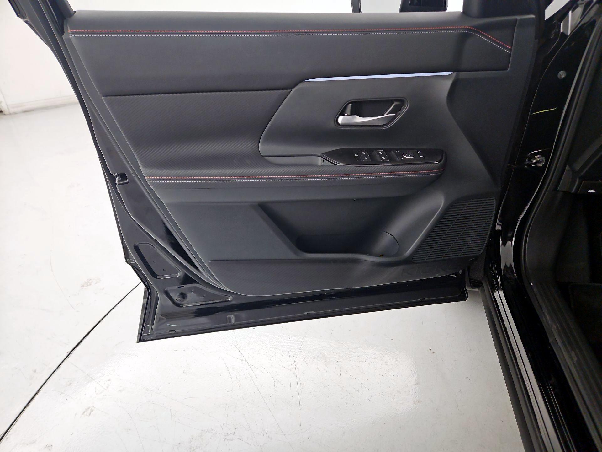 Thumbnail: 2025 Nissan Kicks - 12