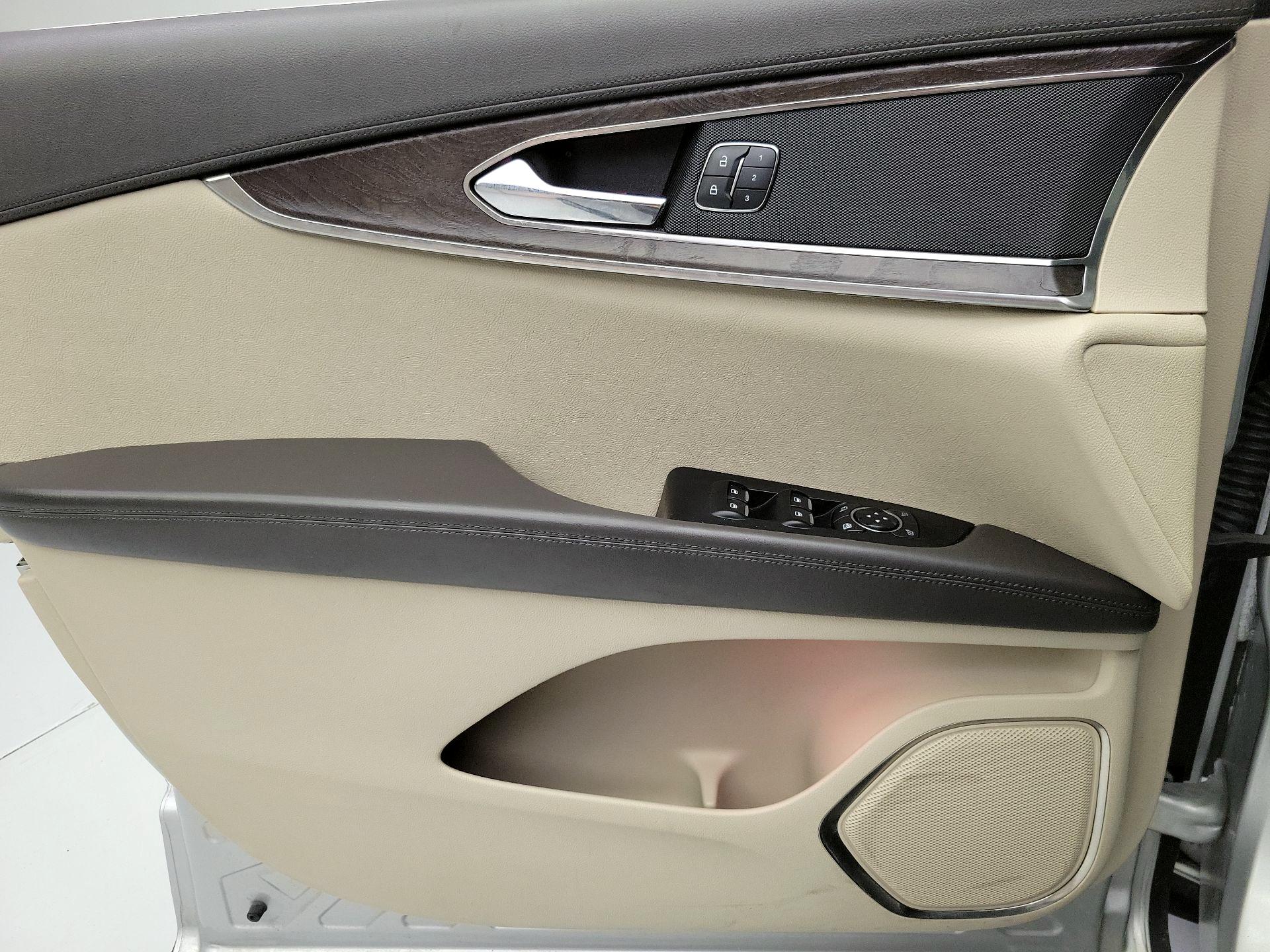 Thumbnail: 2016 Lincoln MKX - 12