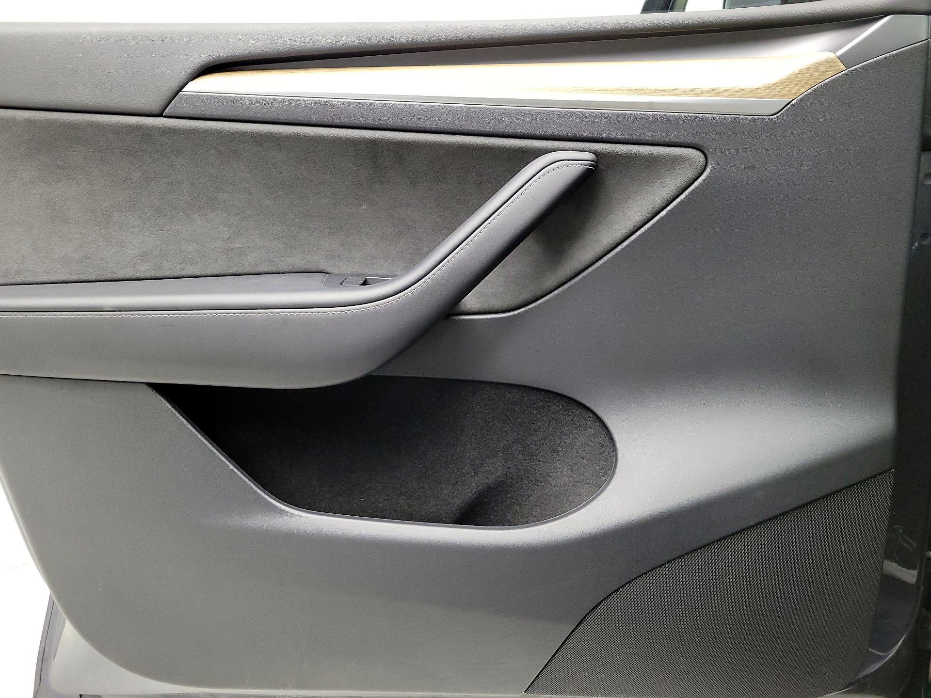 Thumbnail: 2023 Tesla Model Y - 12