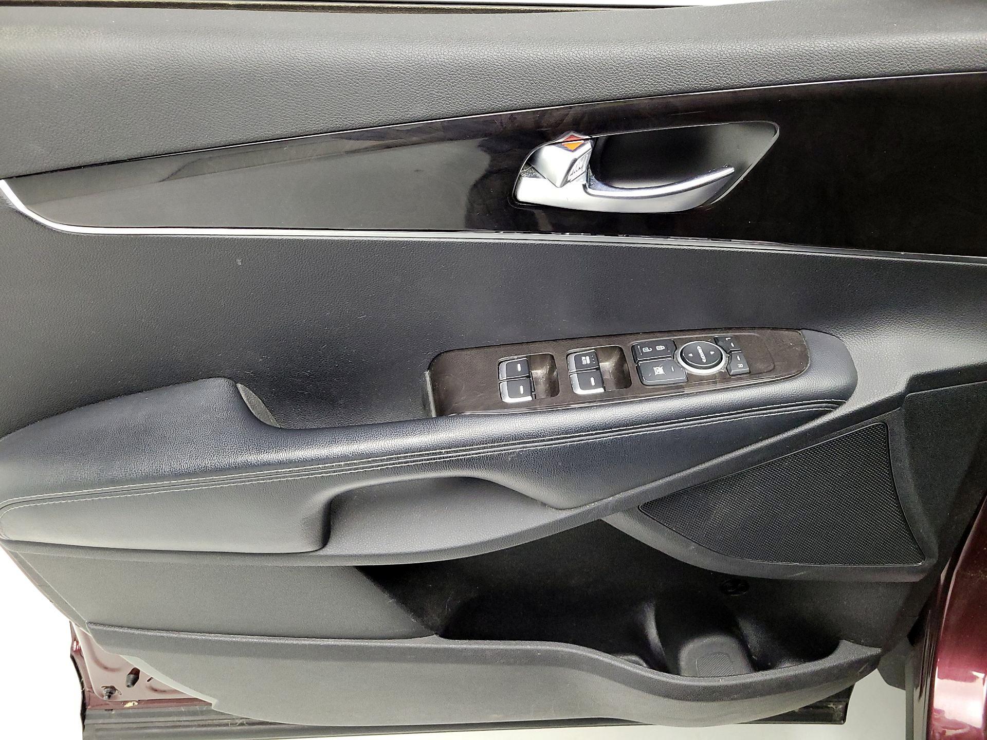 Thumbnail: 2017 Kia Sorento - 12