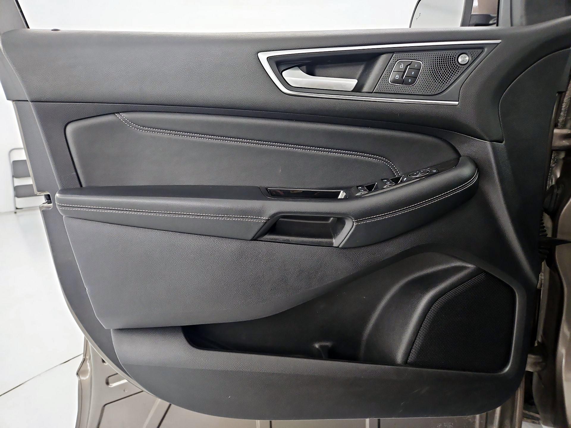 Thumbnail: 2019 Ford Edge - 12