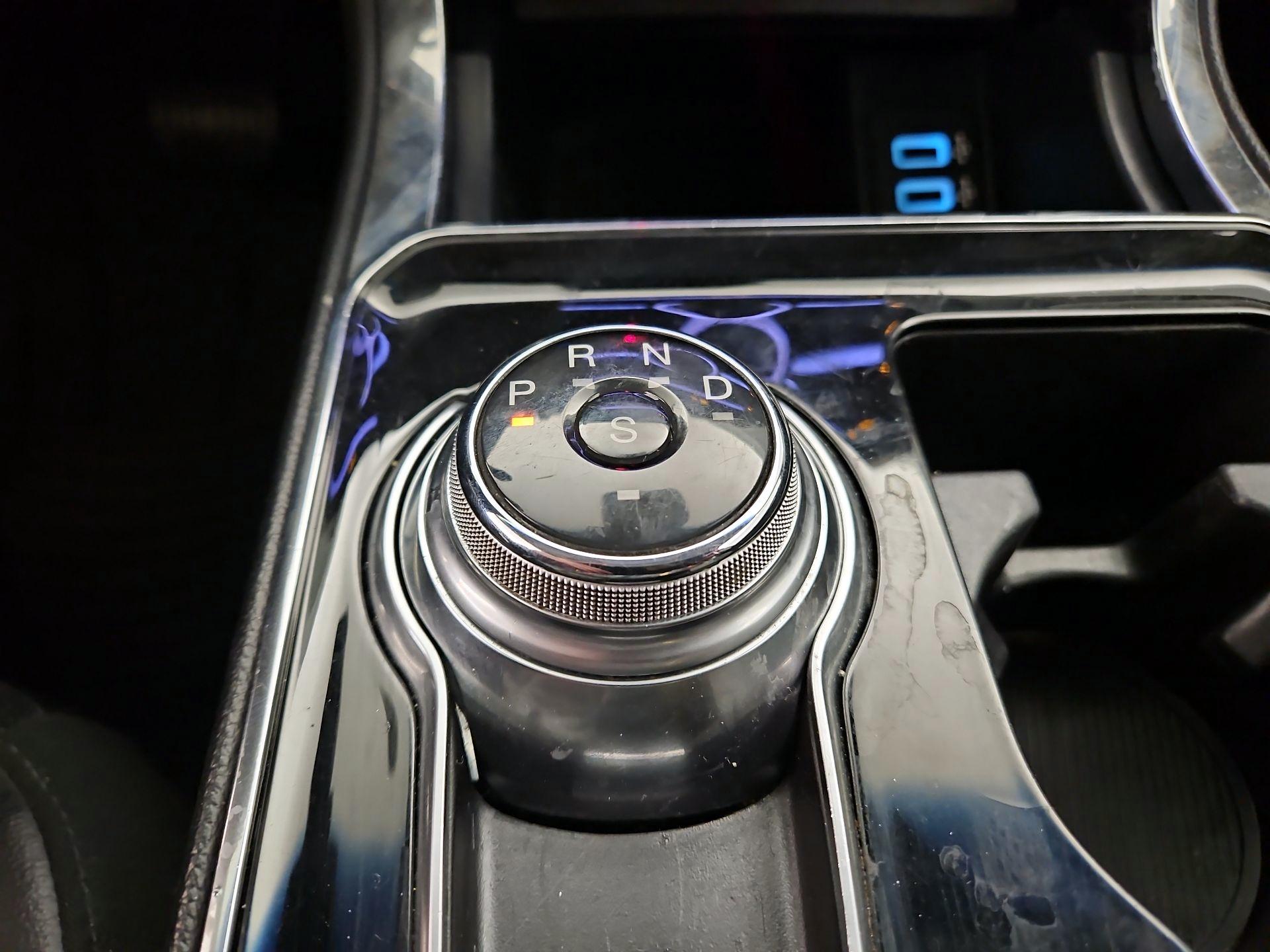 Thumbnail: 2019 Ford Edge - 18