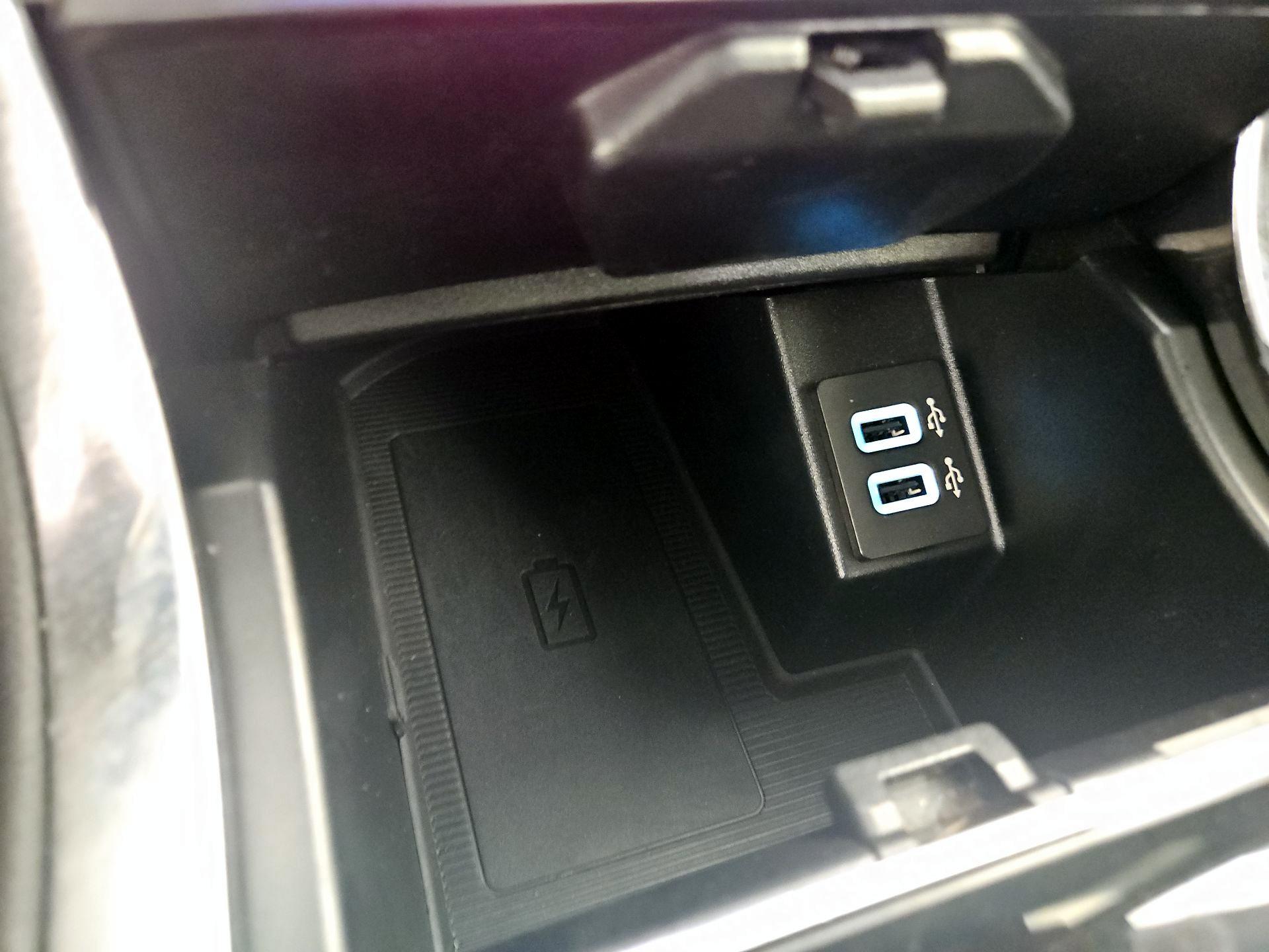 Thumbnail: 2019 Ford Edge - 19