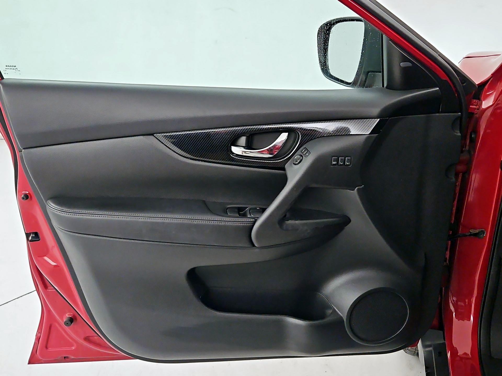 Thumbnail: 2017 Nissan Rogue - 12