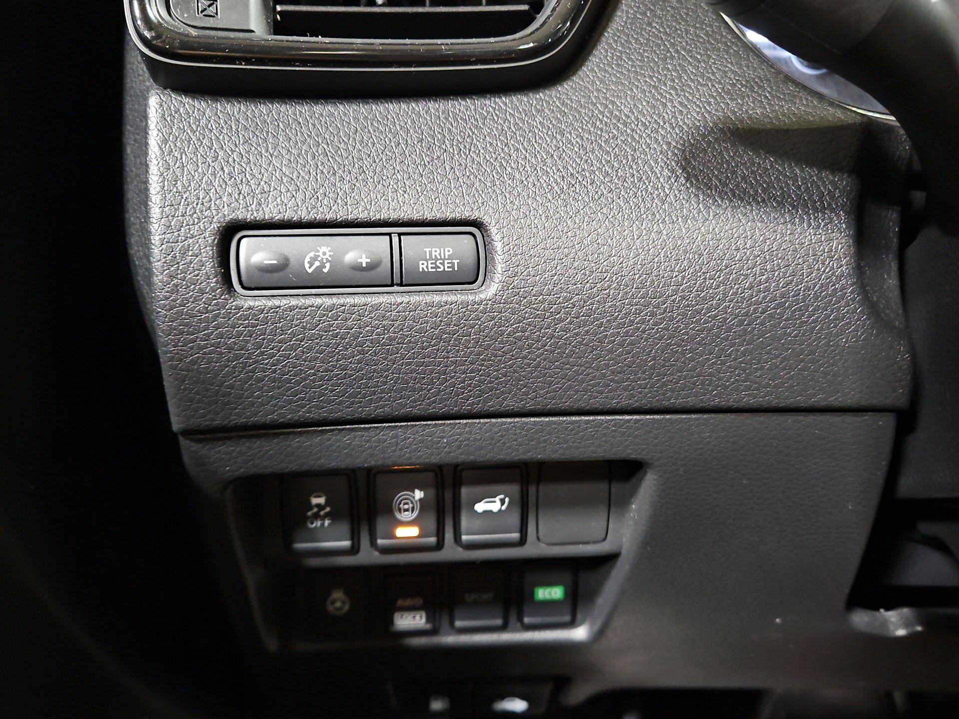 Thumbnail: 2017 Nissan Rogue - 13