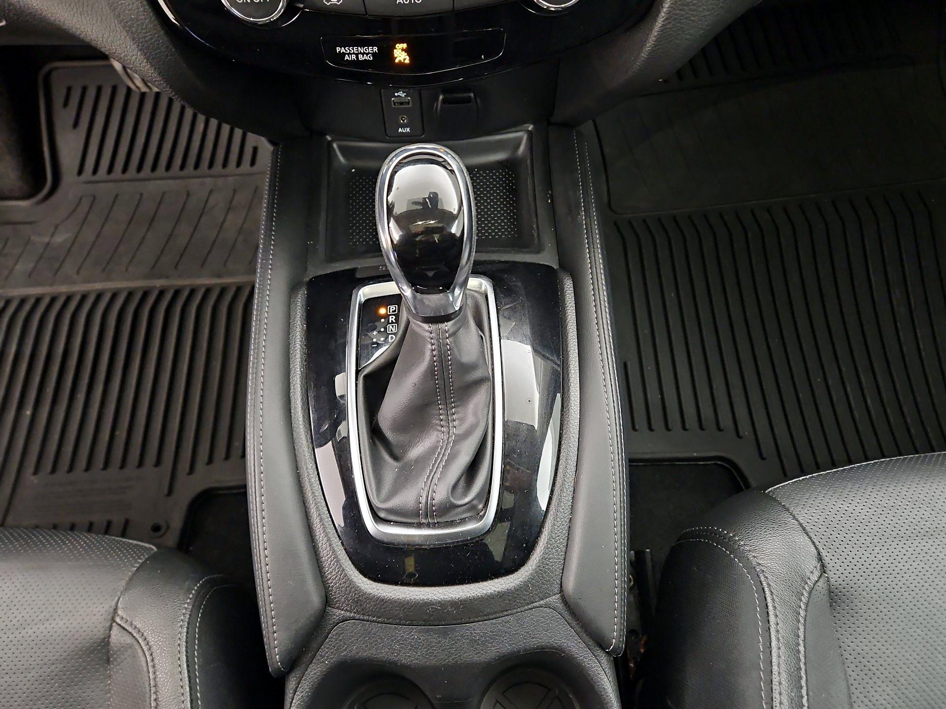 Thumbnail: 2017 Nissan Rogue - 18