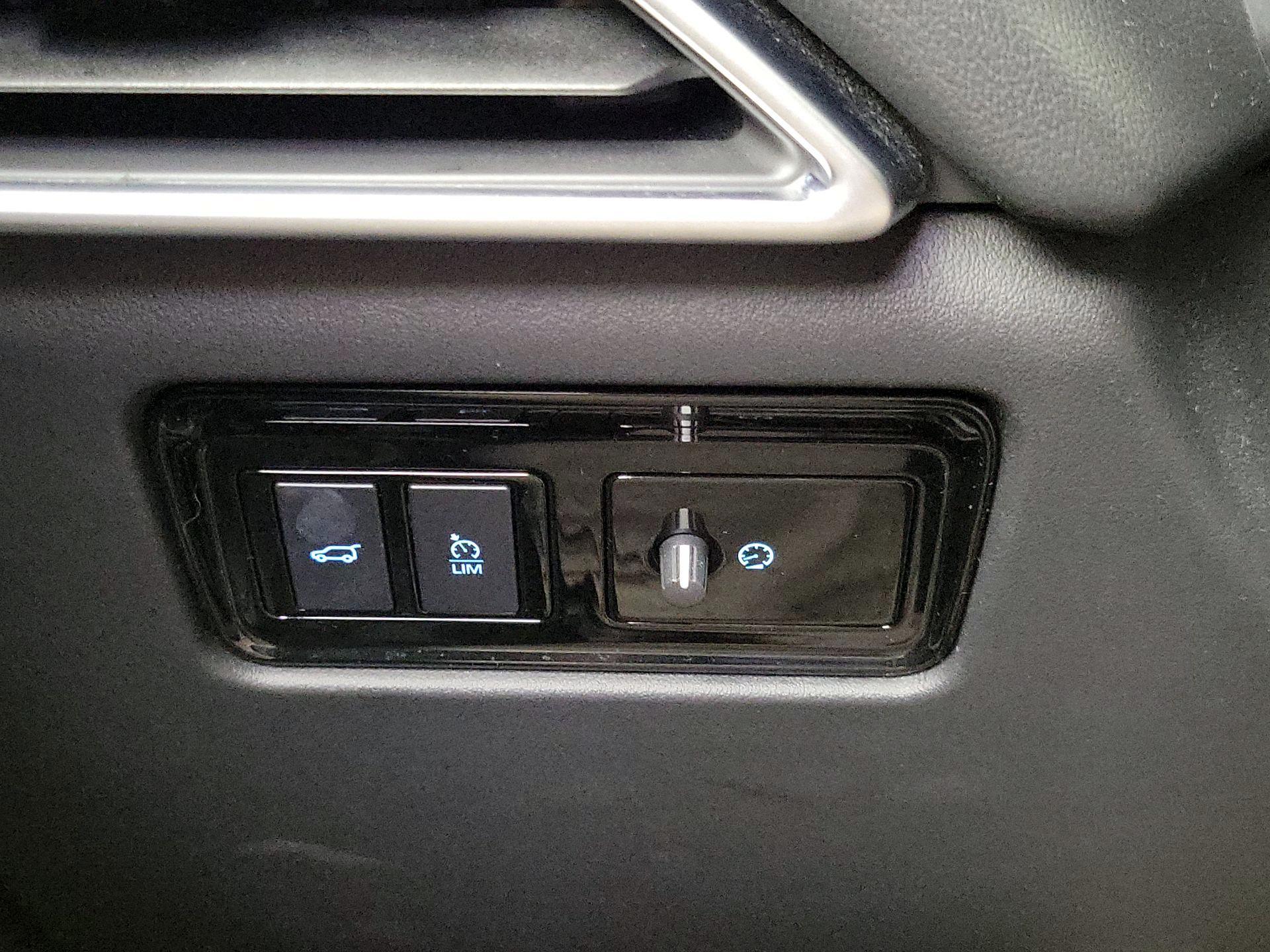 Thumbnail: 2019 Jaguar F-Pace - 13