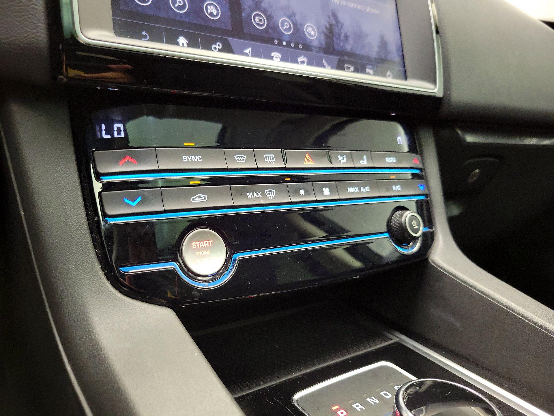 Thumbnail: 2019 Jaguar F-Pace - 17