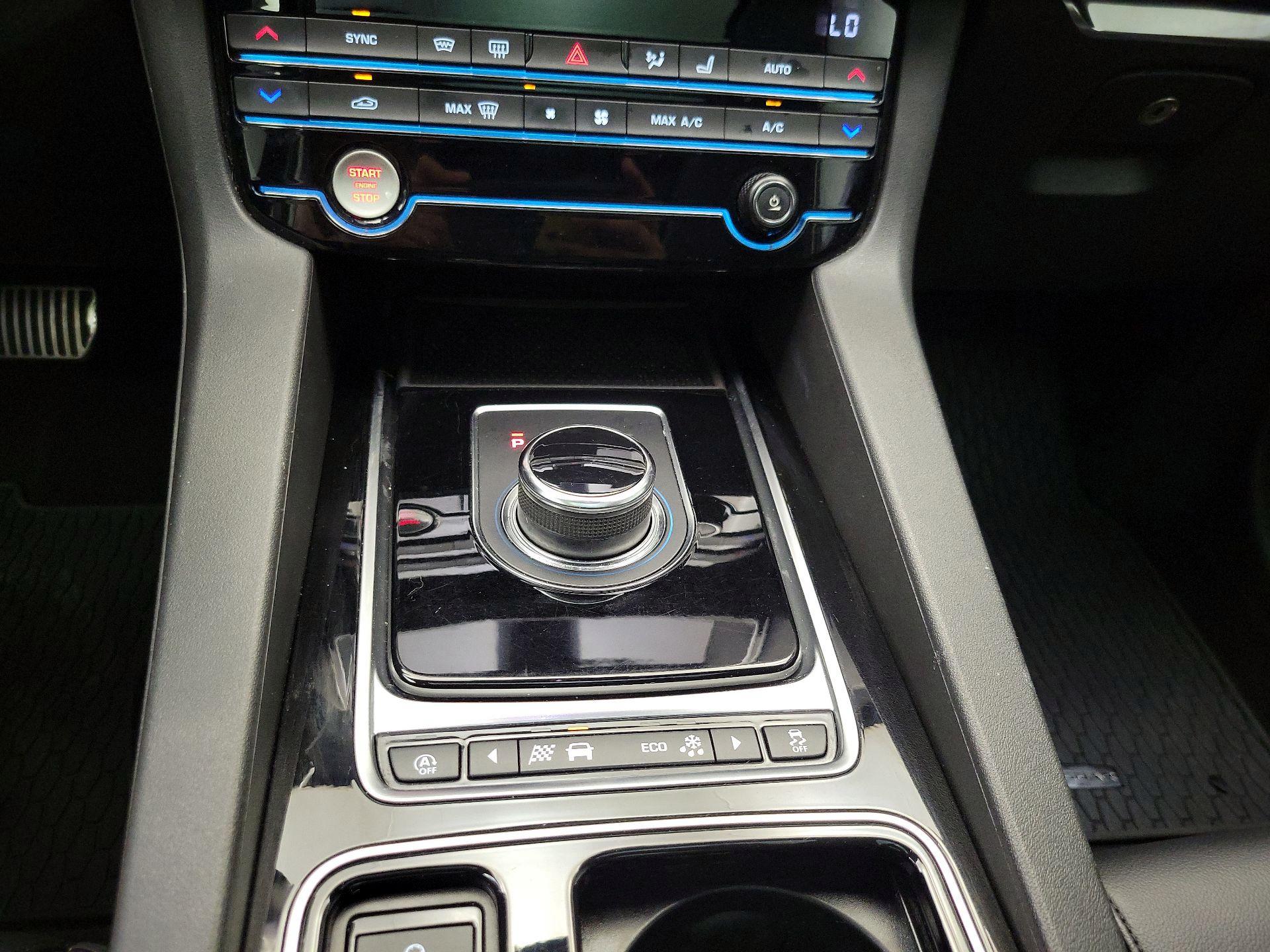 Thumbnail: 2019 Jaguar F-Pace - 18