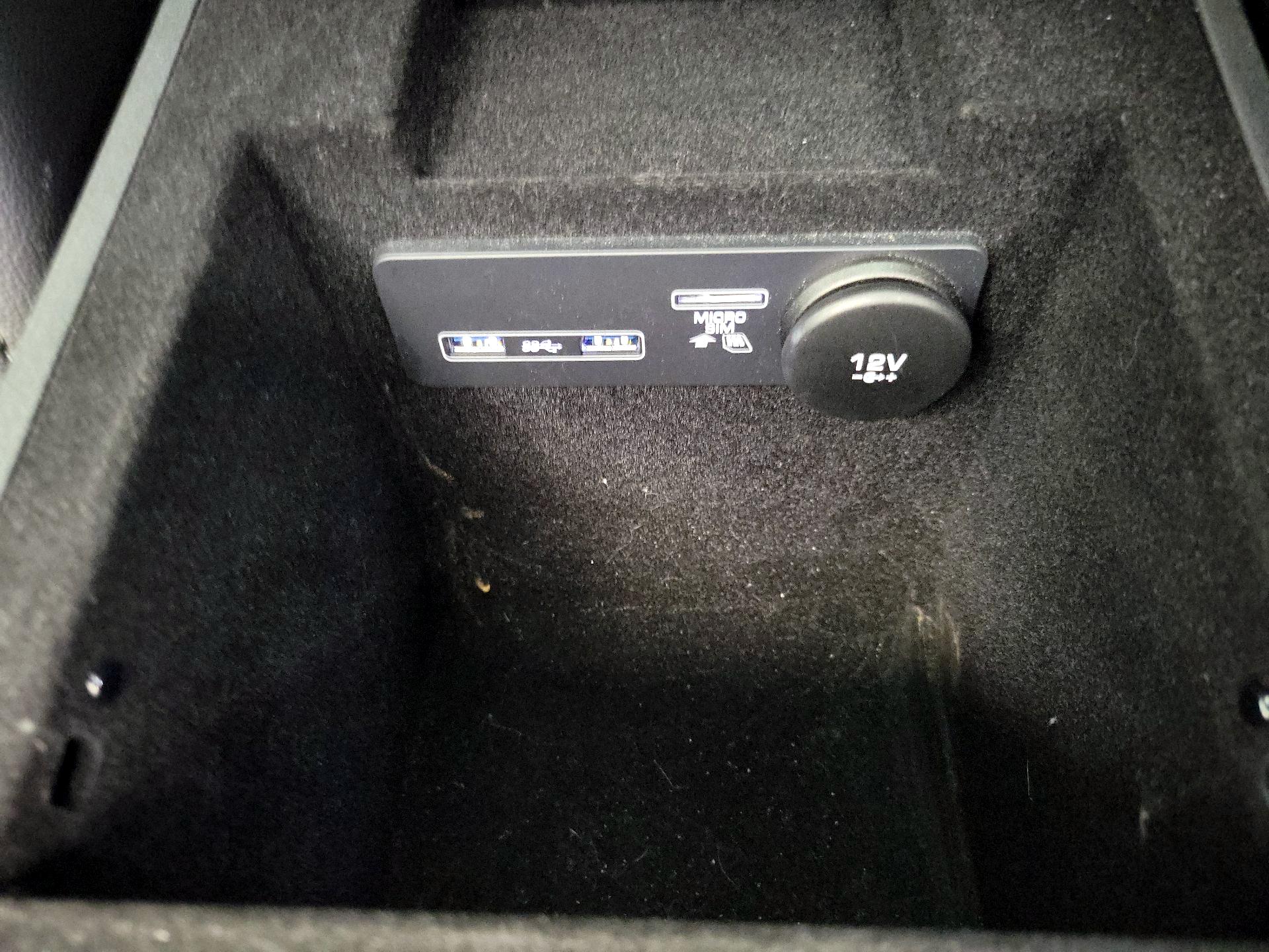 Thumbnail: 2019 Jaguar F-Pace - 19