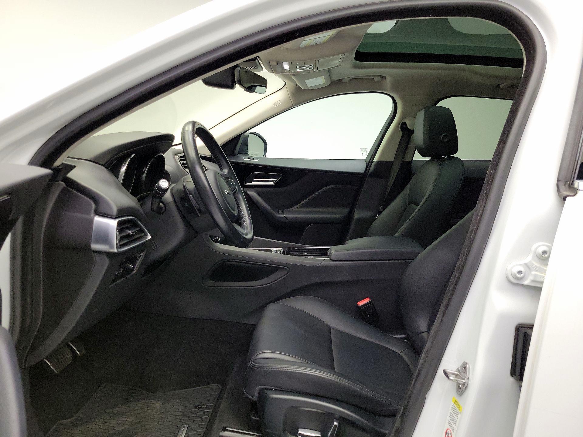 Thumbnail: 2019 Jaguar F-Pace - 20