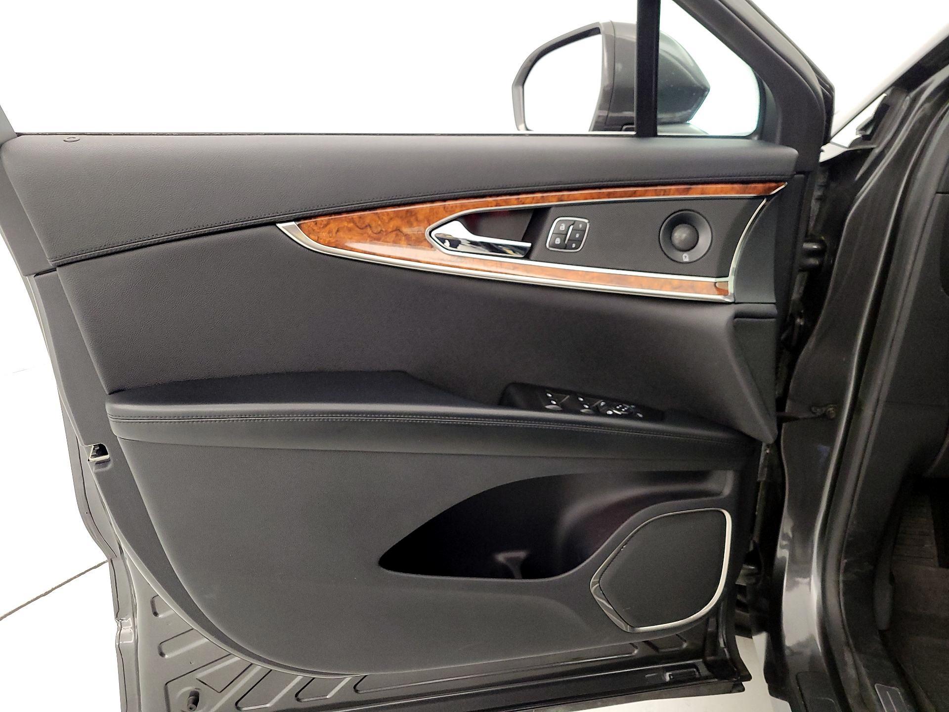 Thumbnail: 2020 Lincoln Nautilus - 12