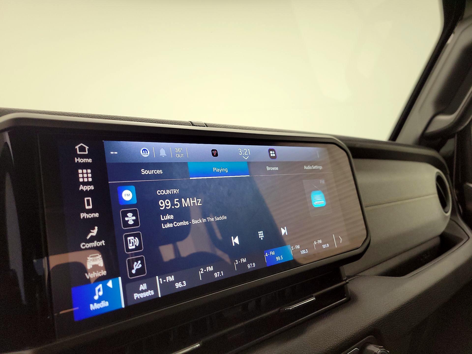 Thumbnail: 2024 Jeep Gladiator - 15