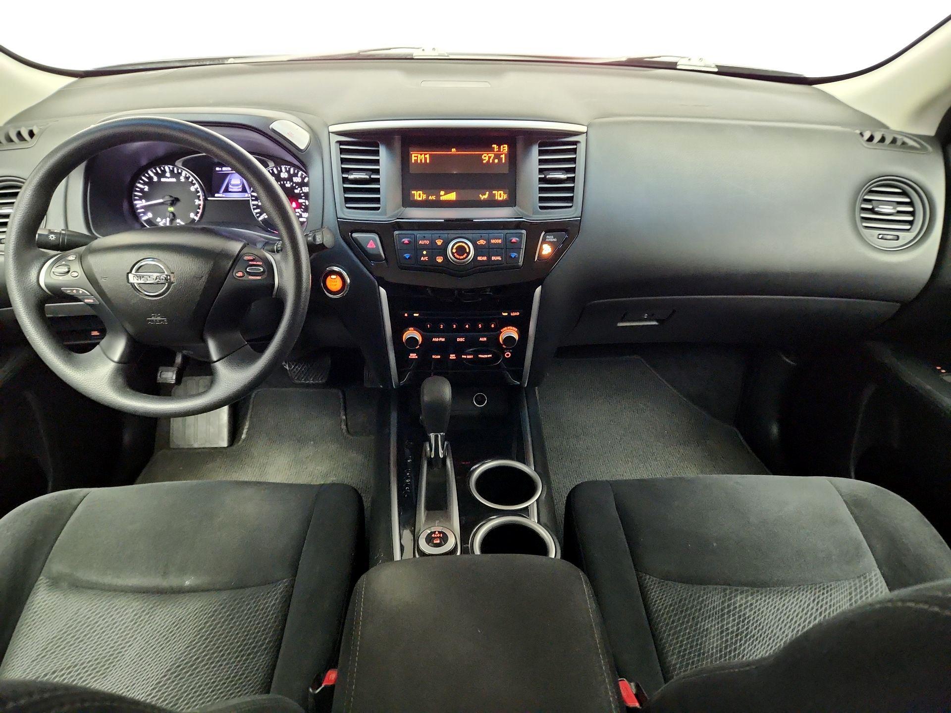 Thumbnail: 2016 Nissan Pathfinder - 9