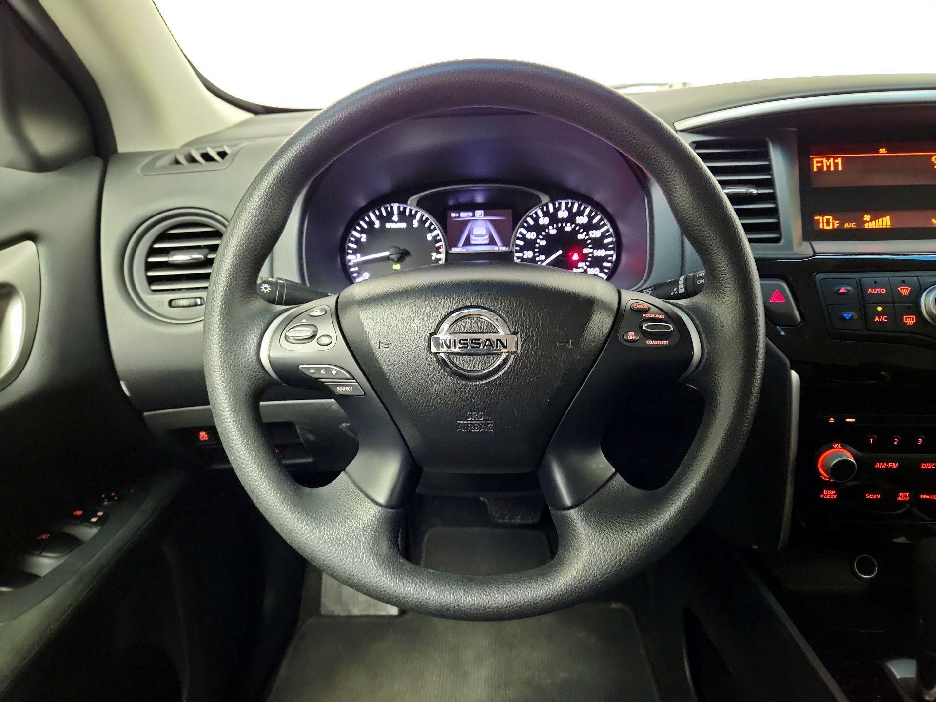 Thumbnail: 2016 Nissan Pathfinder - 10