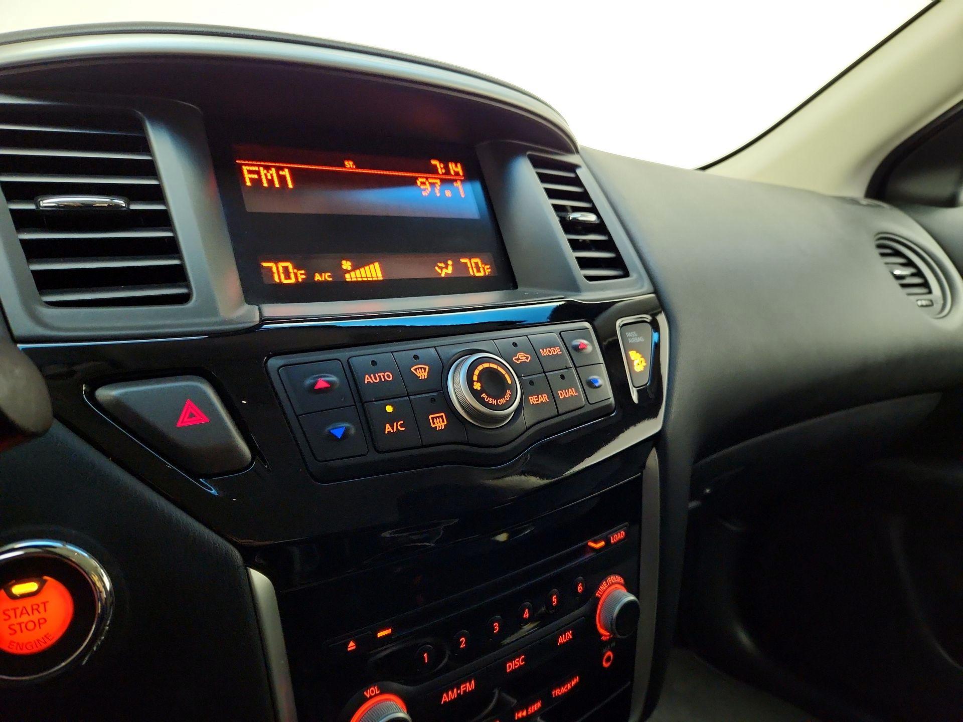 Thumbnail: 2016 Nissan Pathfinder - 15