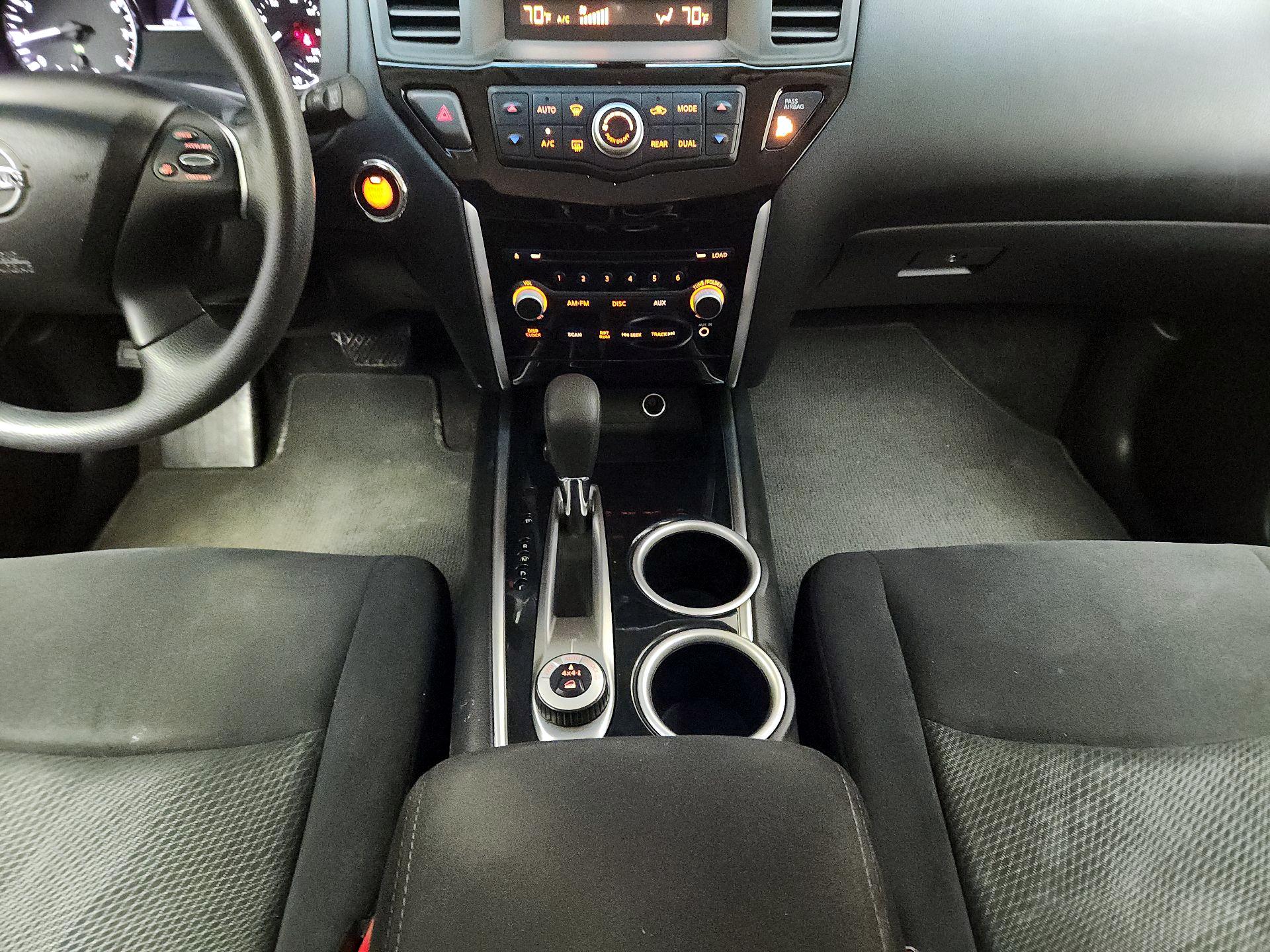 Thumbnail: 2016 Nissan Pathfinder - 16