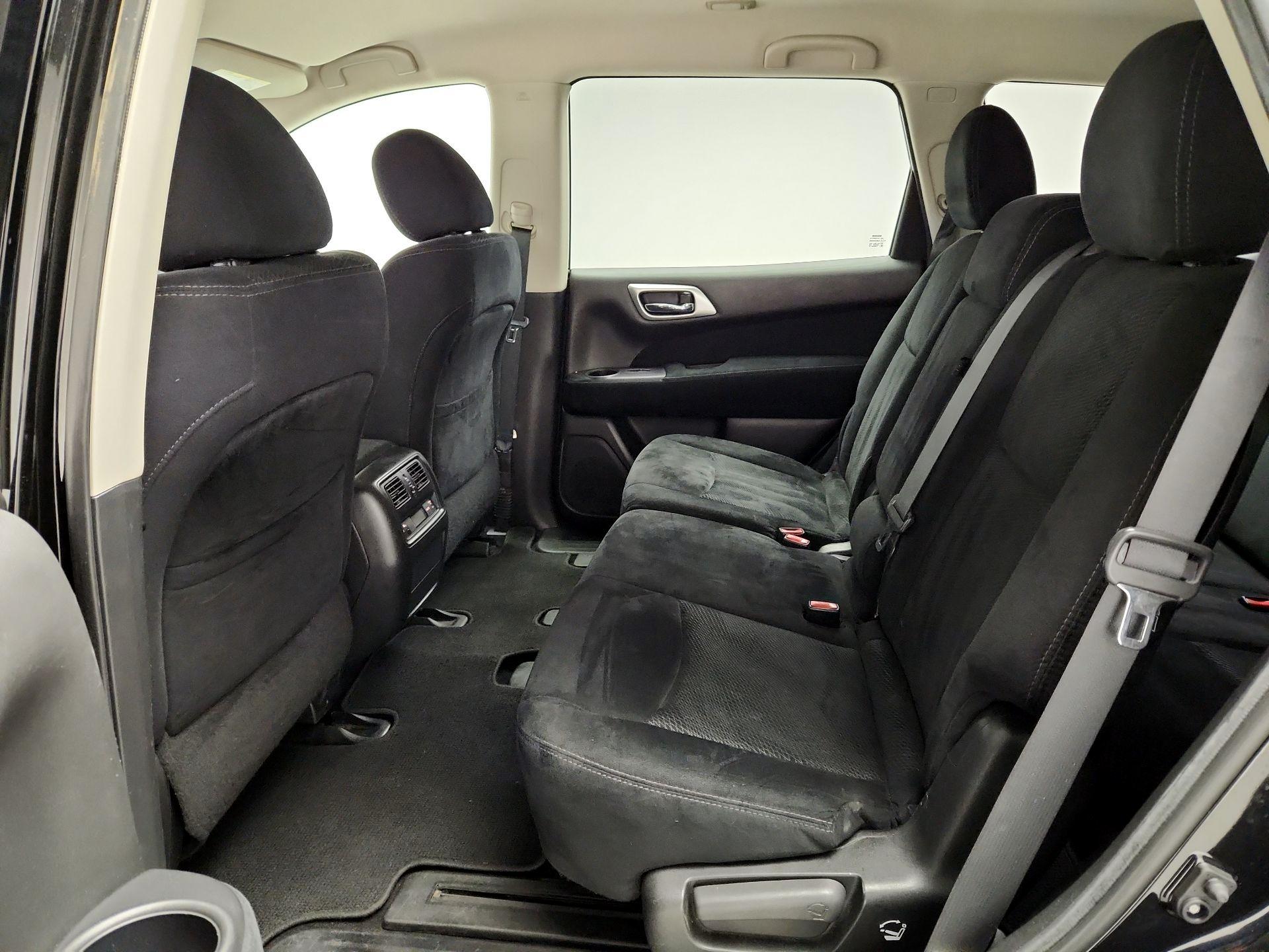 Thumbnail: 2016 Nissan Pathfinder - 18