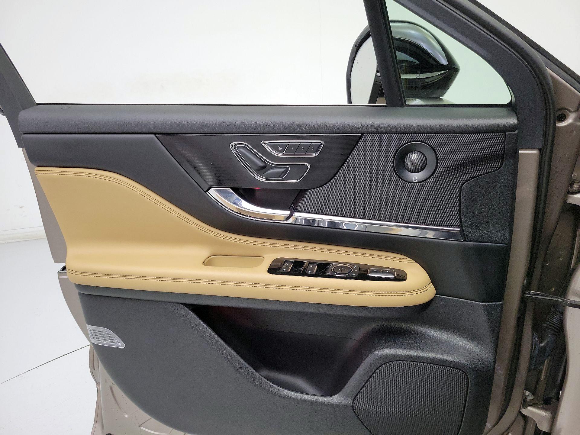 Thumbnail: 2020 Lincoln Corsair - 12