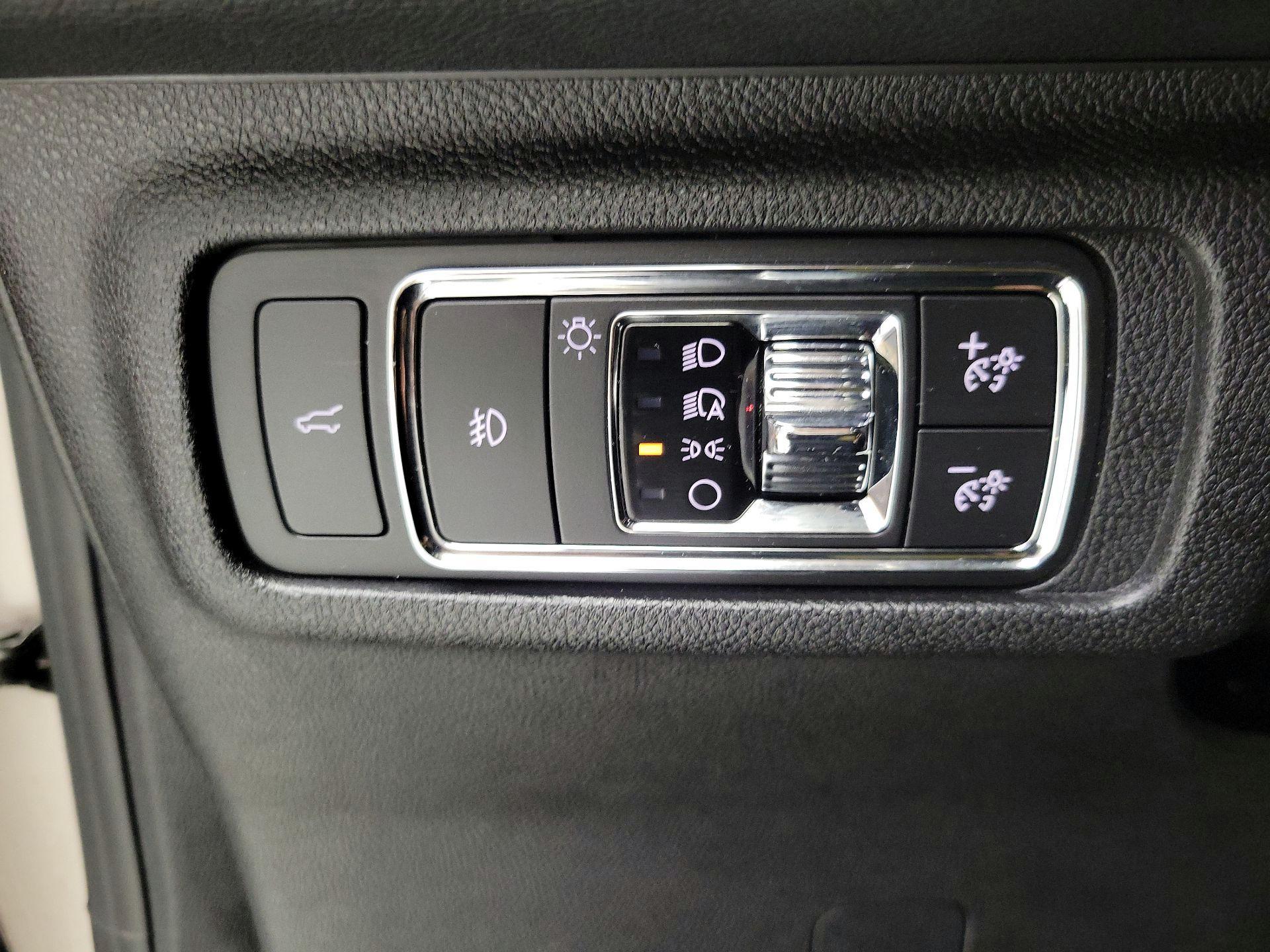 Thumbnail: 2020 Lincoln Corsair - 13