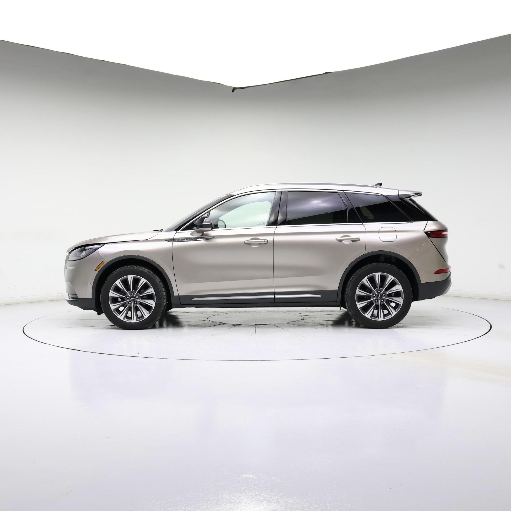 Thumbnail: 2020 Lincoln Corsair - 3