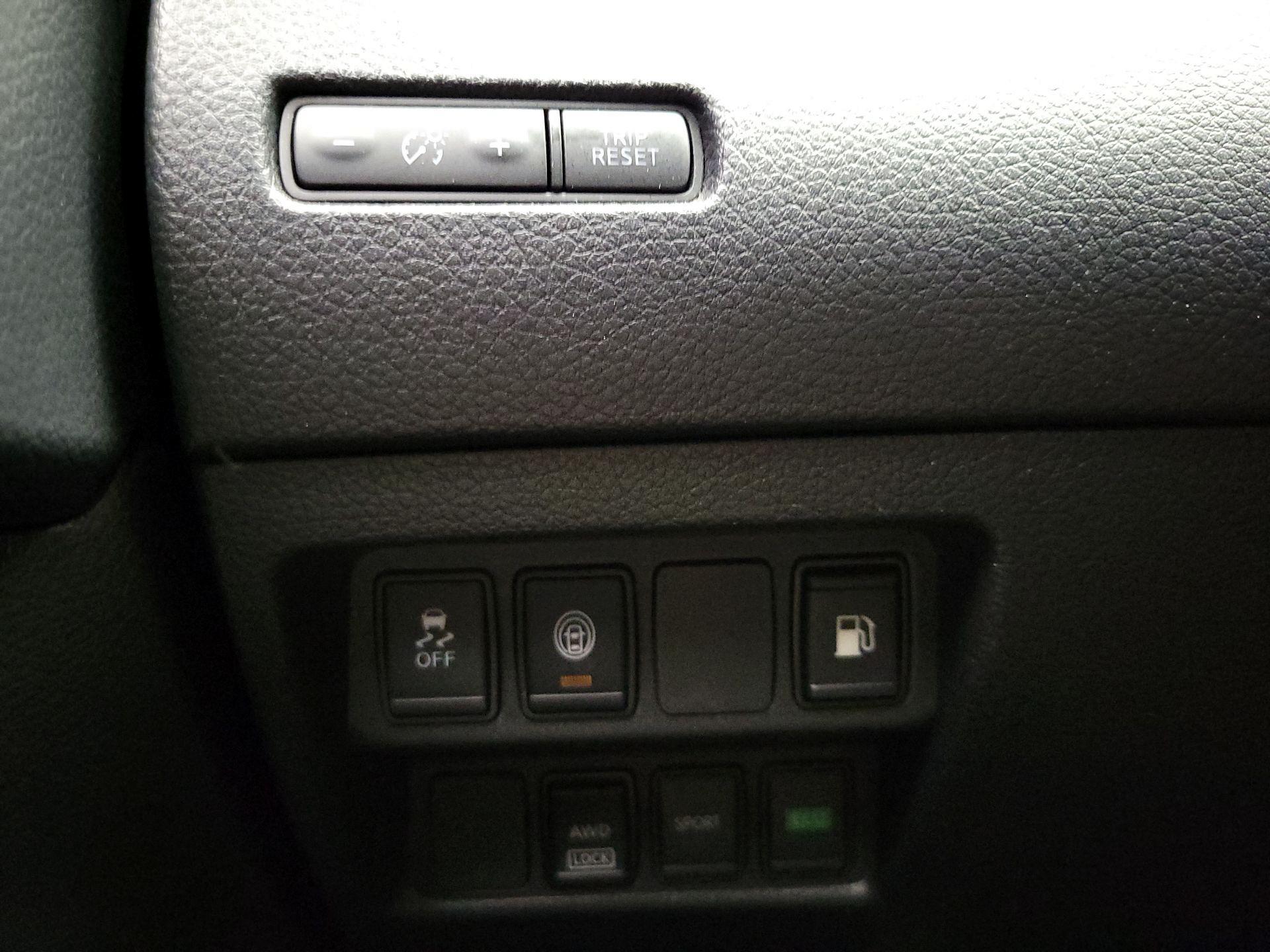 Thumbnail: 2020 Nissan Rogue - 13