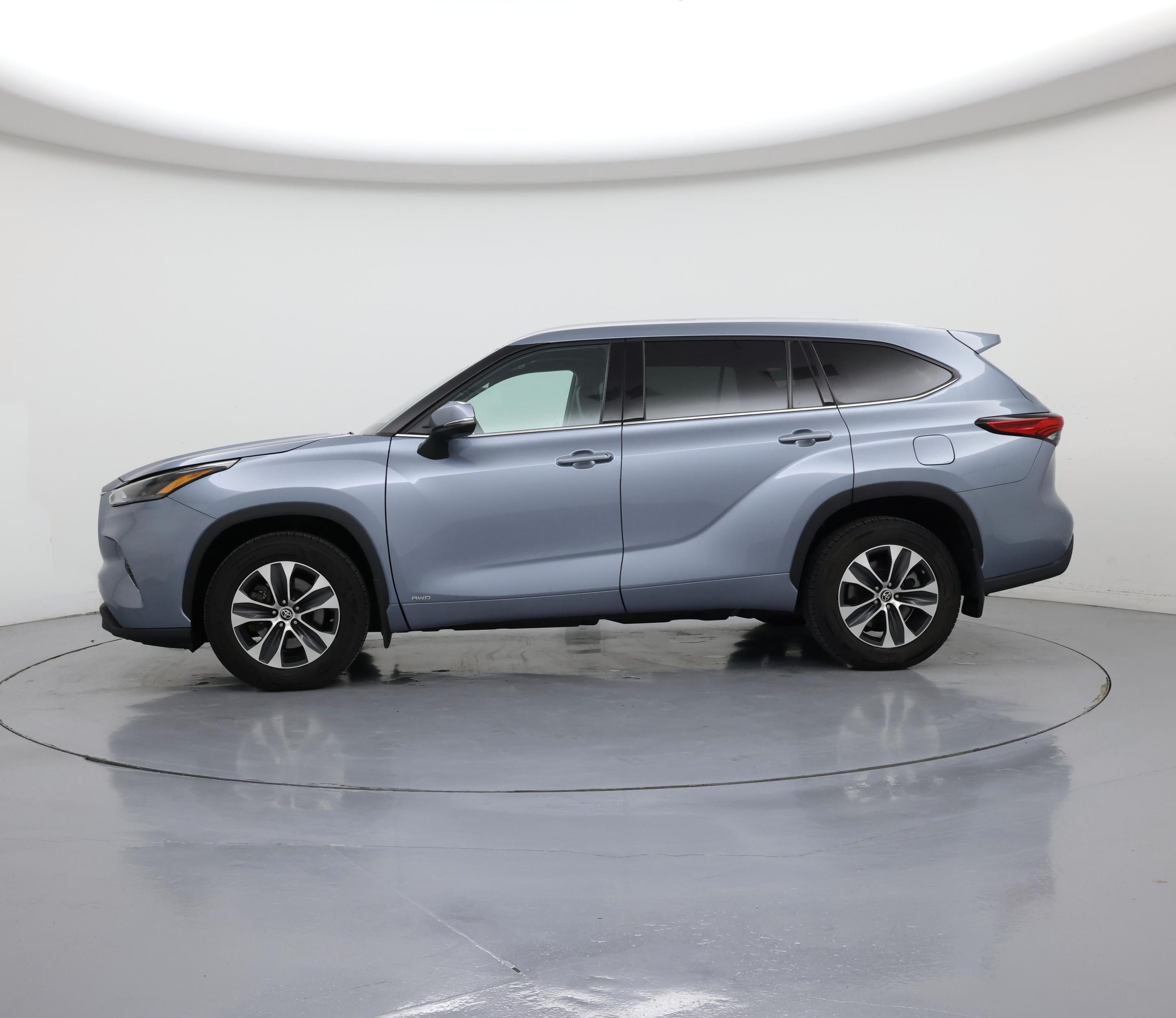 Thumbnail: 2022 Toyota Highlander - 3