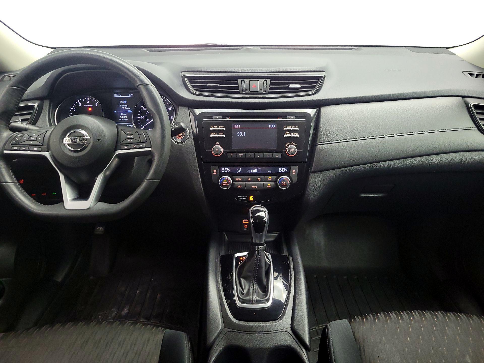 Thumbnail: 2017 Nissan Rogue - 9