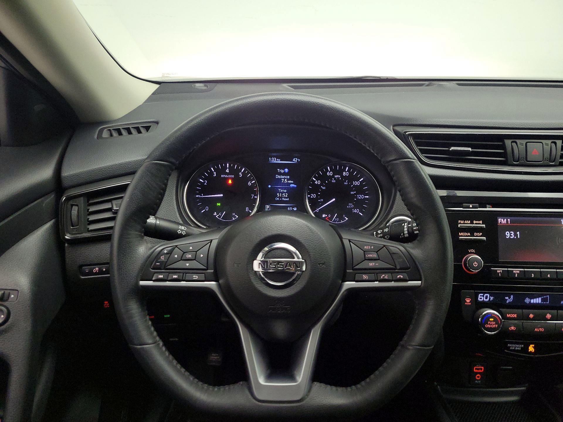 Thumbnail: 2017 Nissan Rogue - 10