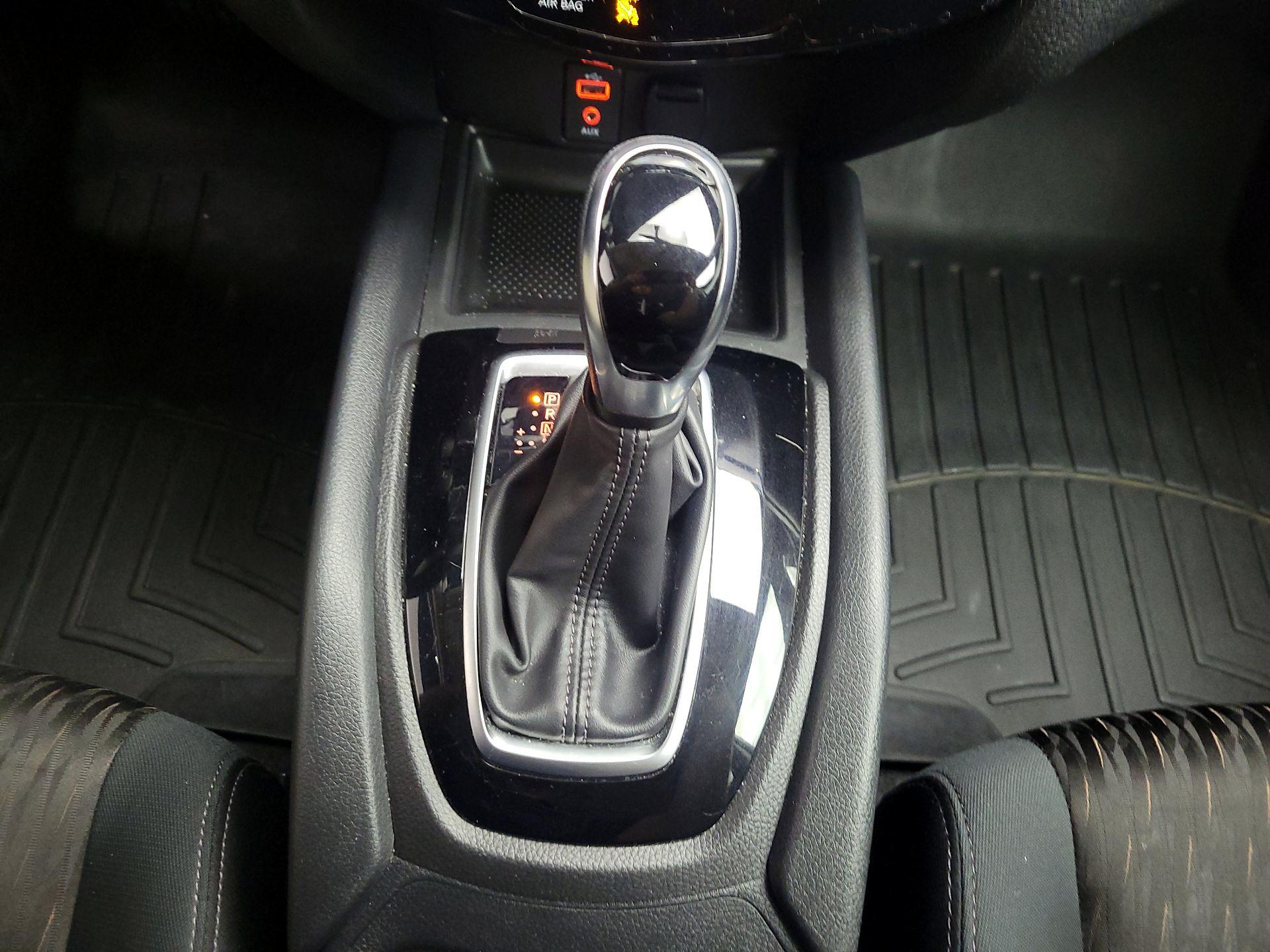 Thumbnail: 2017 Nissan Rogue - 17