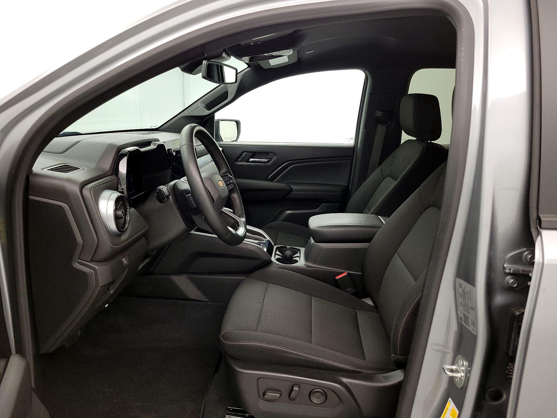 Thumbnail: 2023 Chevrolet Colorado - 11