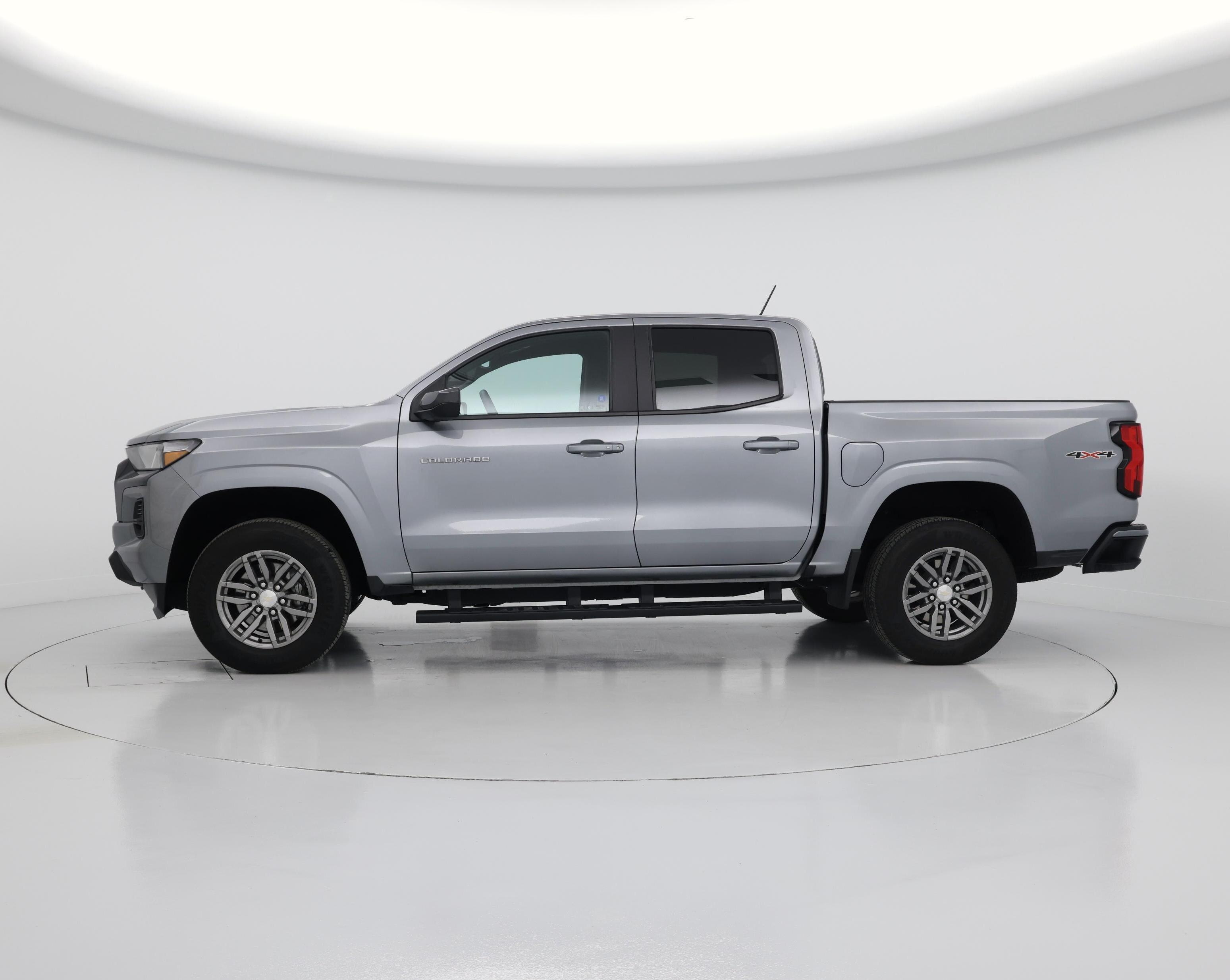 Thumbnail: 2023 Chevrolet Colorado - 3