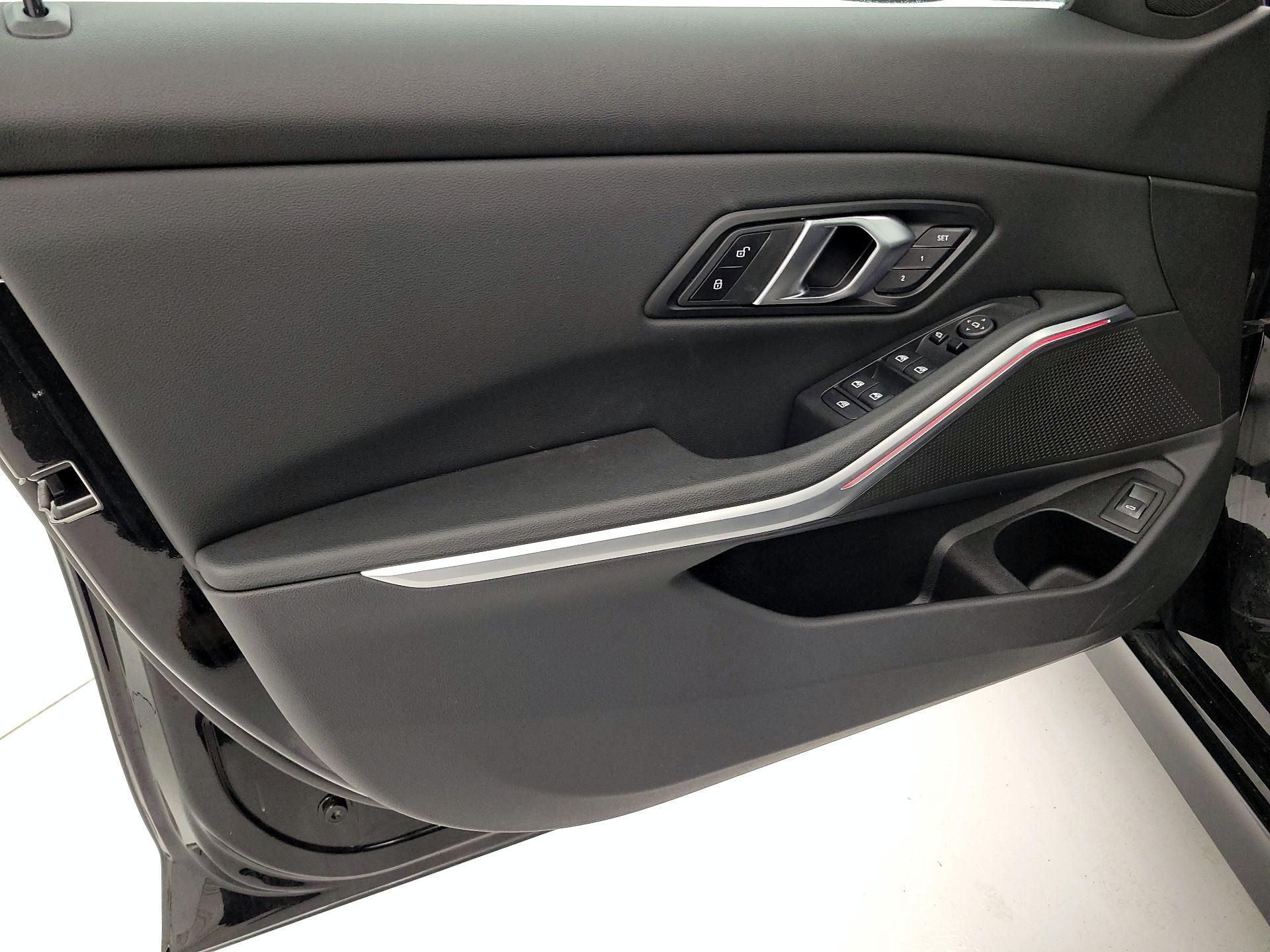 Thumbnail: 2025 BMW 3 Series - 12