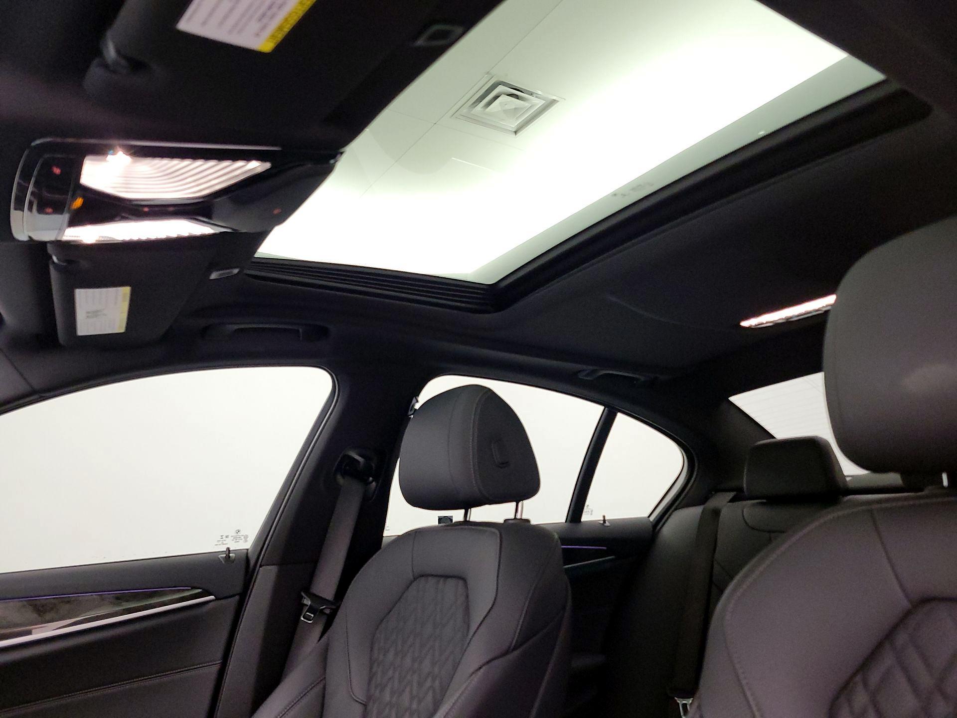 Thumbnail: 2023 BMW 5 Series - 20