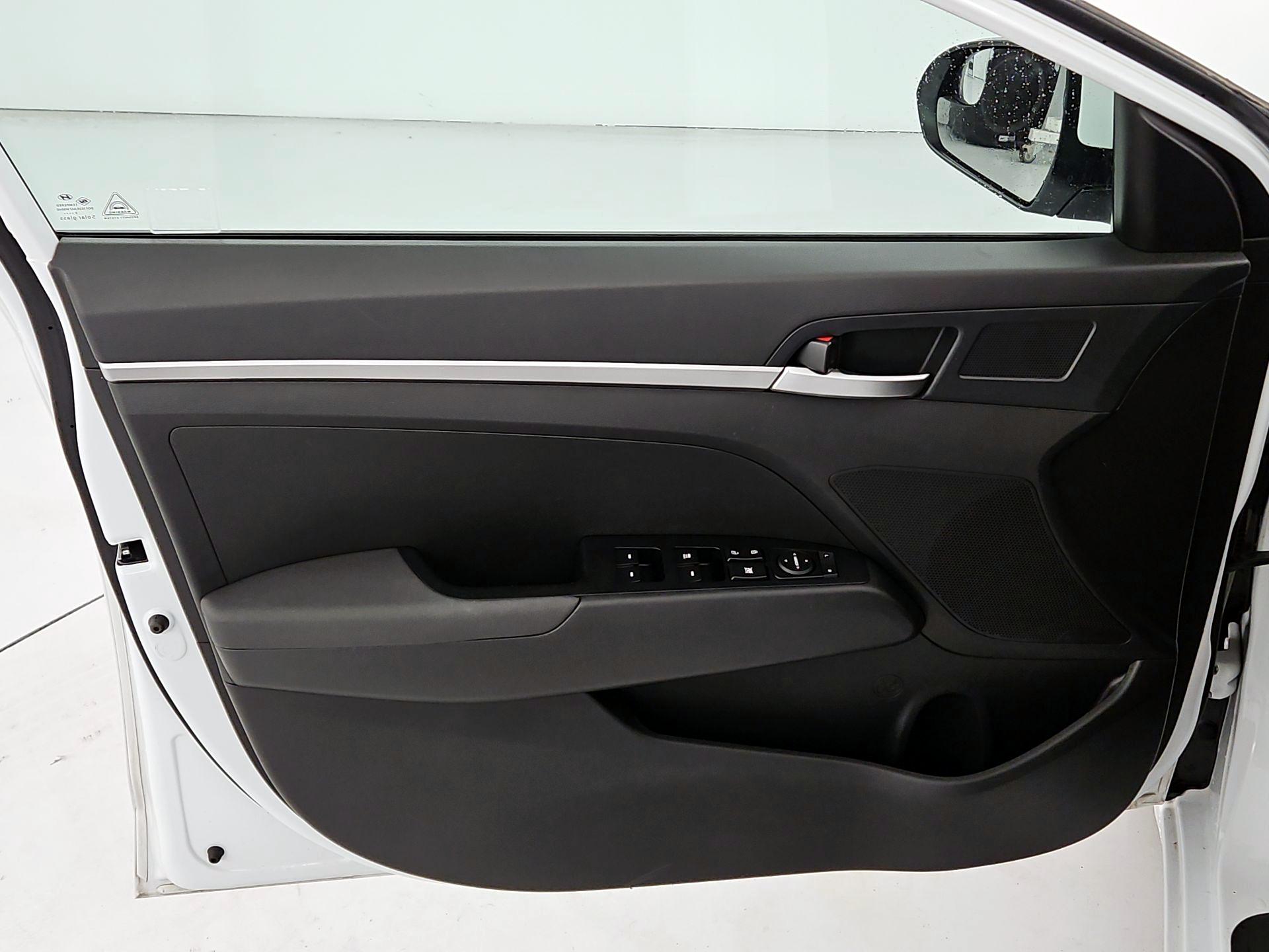 Thumbnail: 2020 Hyundai Elantra - 12