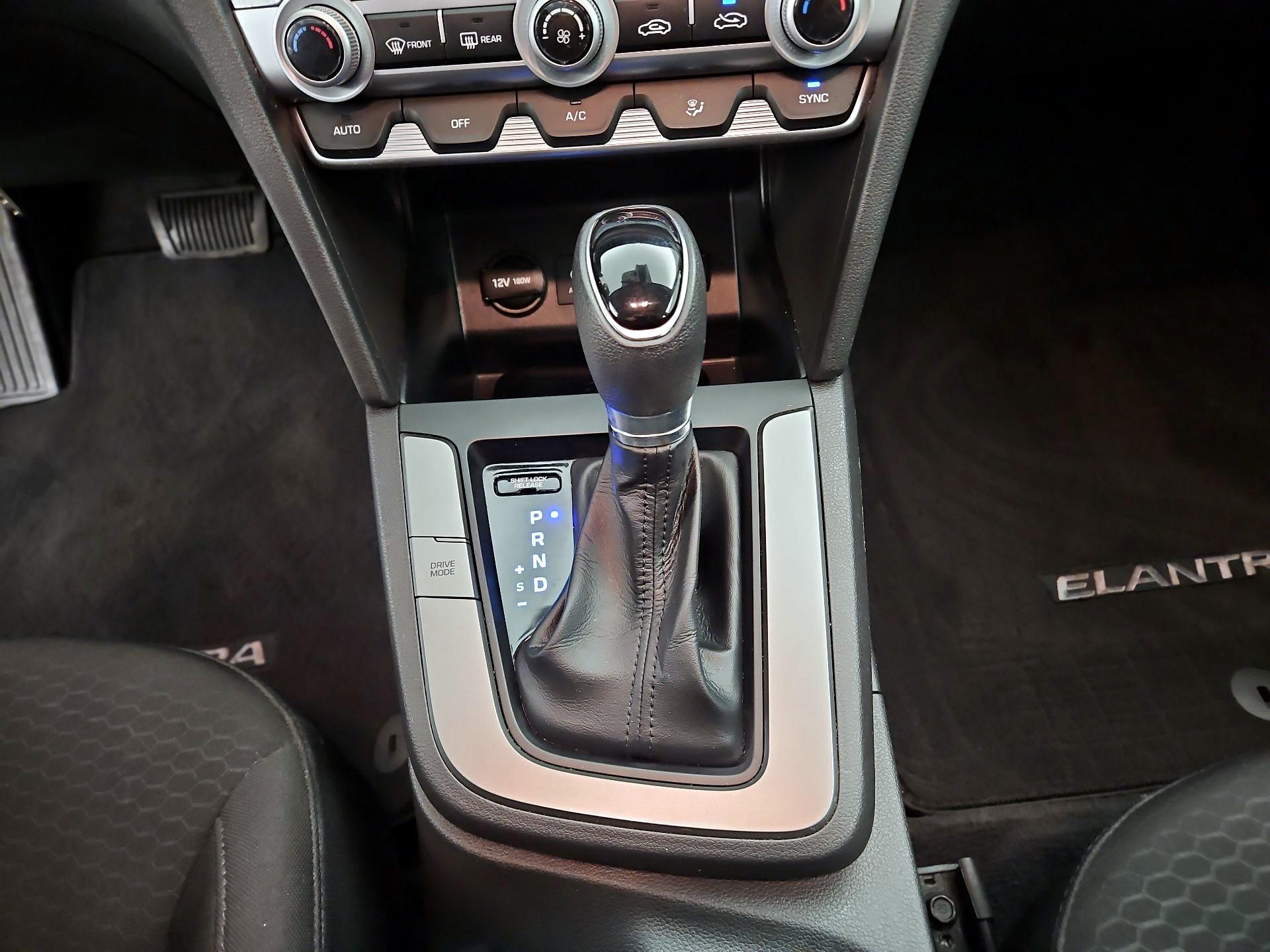 Thumbnail: 2020 Hyundai Elantra - 17