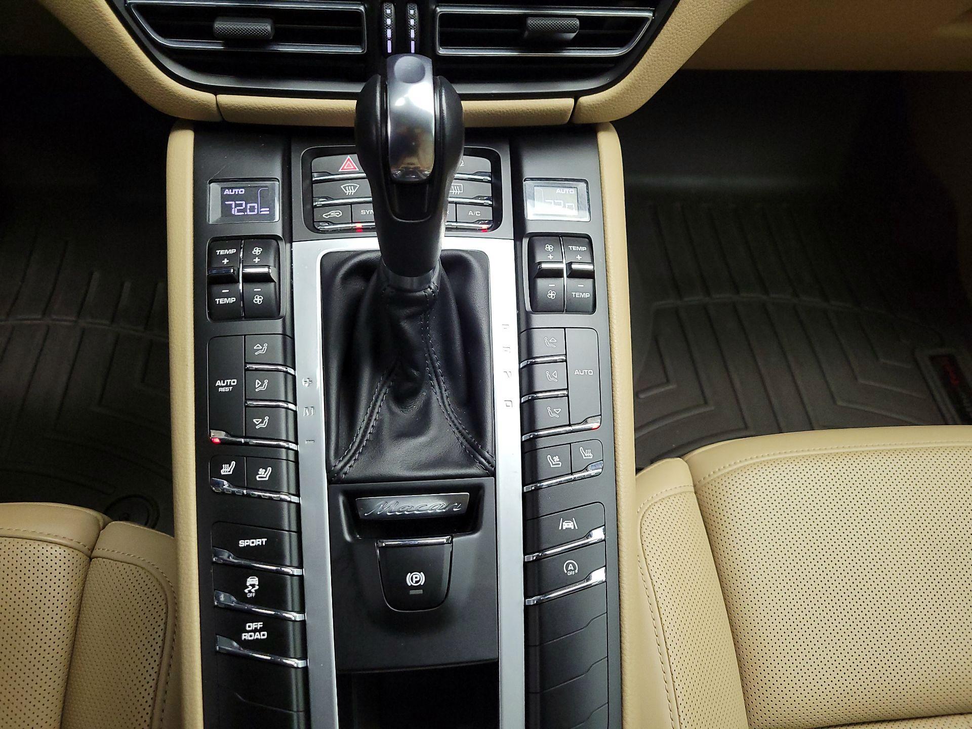 Thumbnail: 2021 Porsche Macan - 17